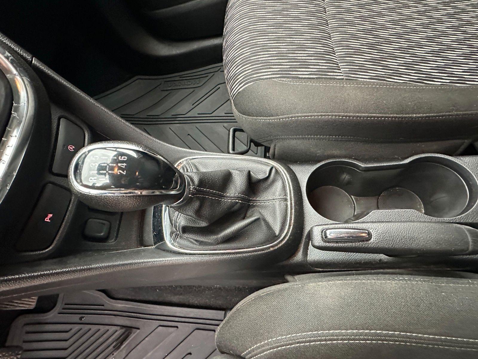 Fahrzeugabbildung Opel Mokka Edition ecoFlex 1.6 136 PS AHK Xenon