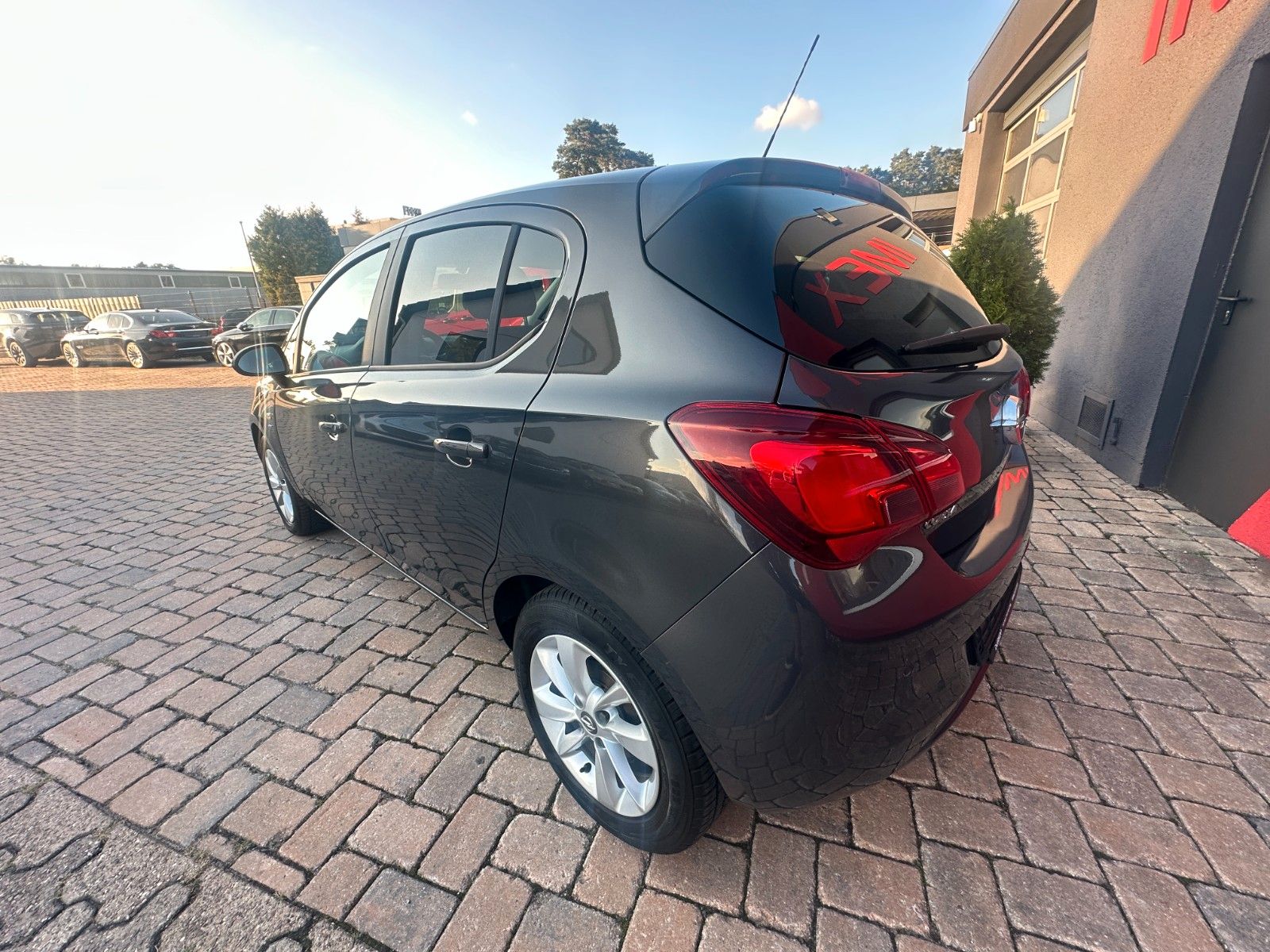 Fahrzeugabbildung Opel Corsa E Drive 1.4 90 PS HU neu Navi LH