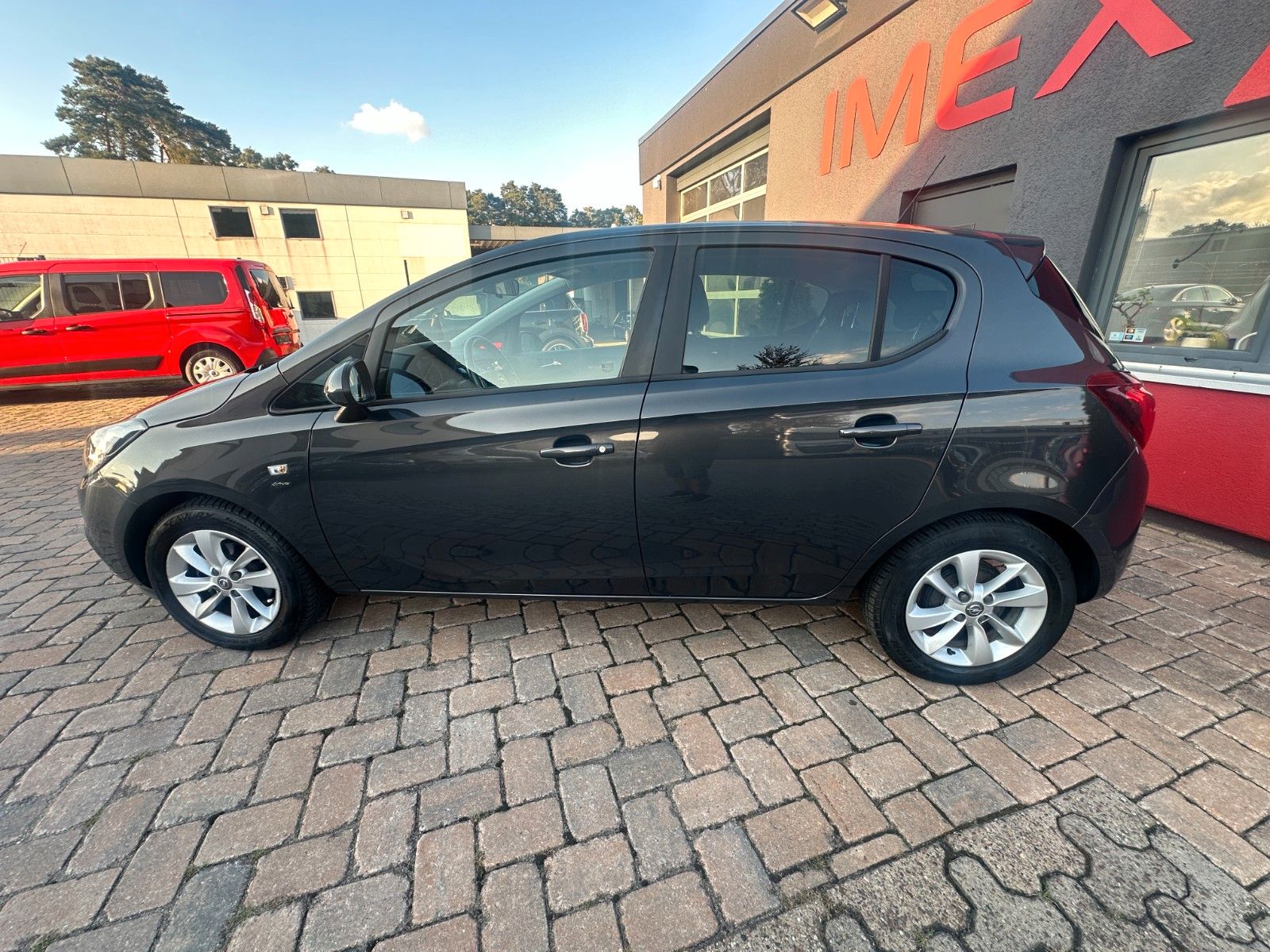 Fahrzeugabbildung Opel Corsa E Drive 1.4 90 PS HU neu Navi LH