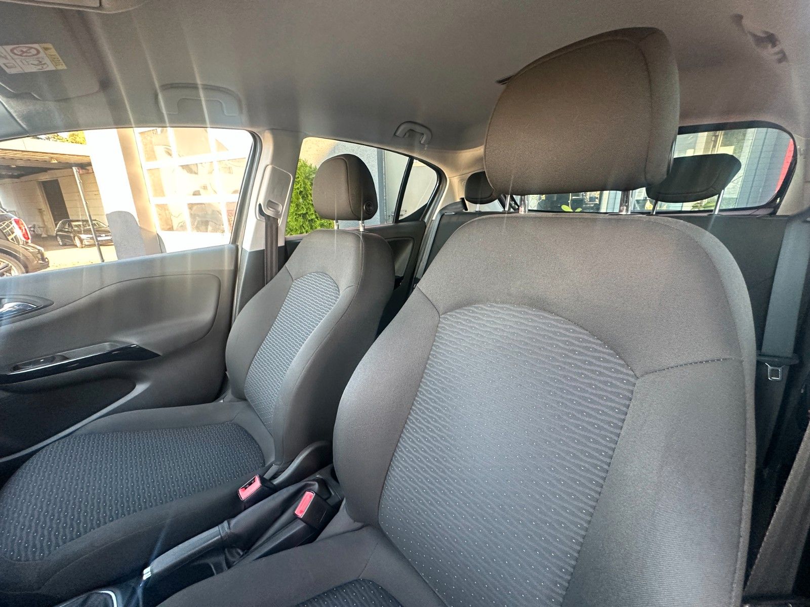 Fahrzeugabbildung Opel Corsa E Drive 1.4 90 PS HU neu Navi LH
