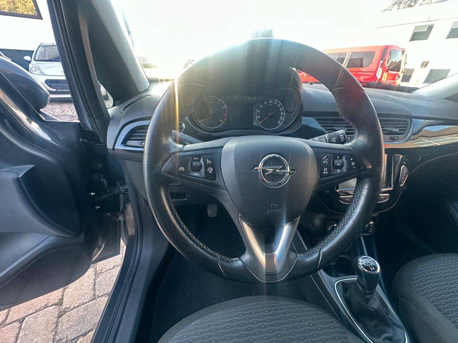 Fahrzeugabbildung Opel Corsa E Drive 1.4 90 PS HU neu Navi LH