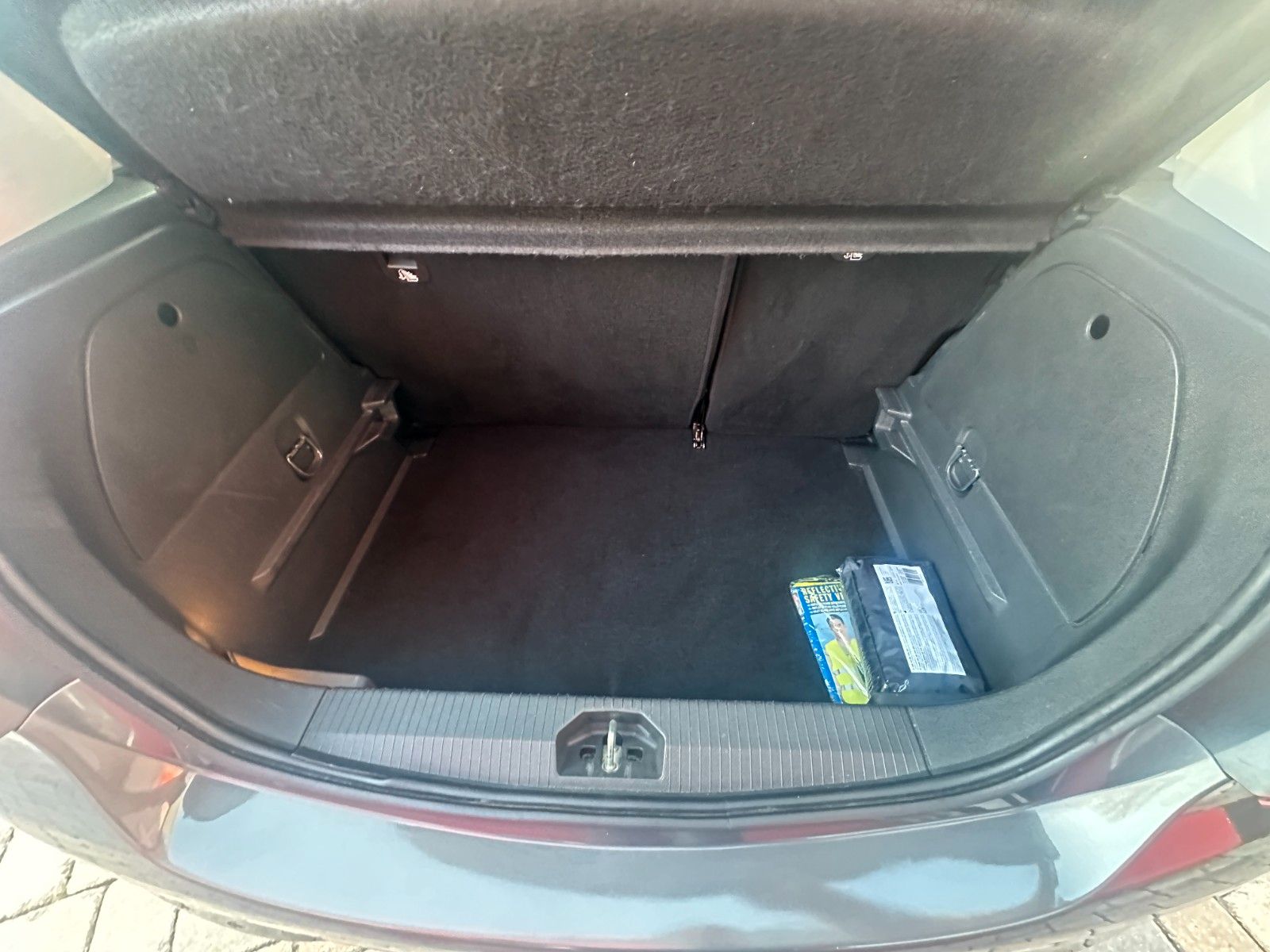 Fahrzeugabbildung Opel Corsa E Drive 1.4 90 PS HU neu Navi LH