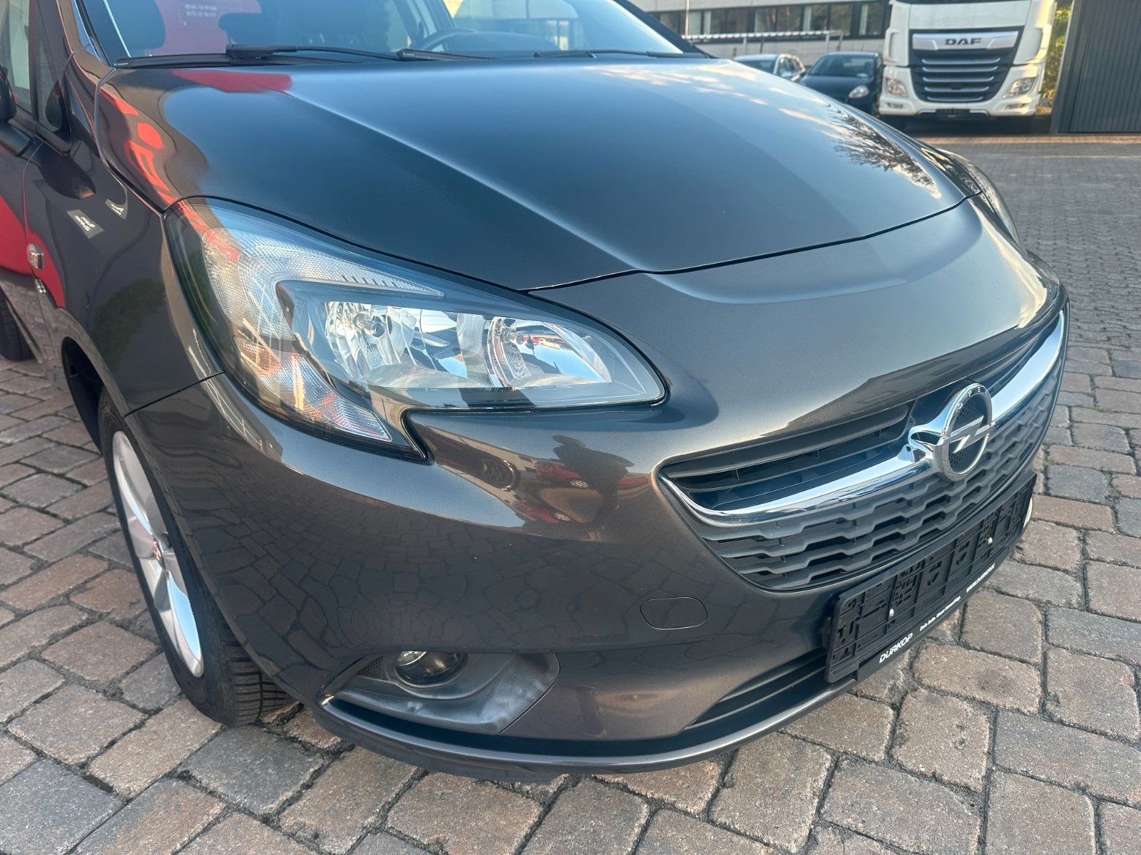 Fahrzeugabbildung Opel Corsa E Drive 1.4 90 PS HU neu Navi LH
