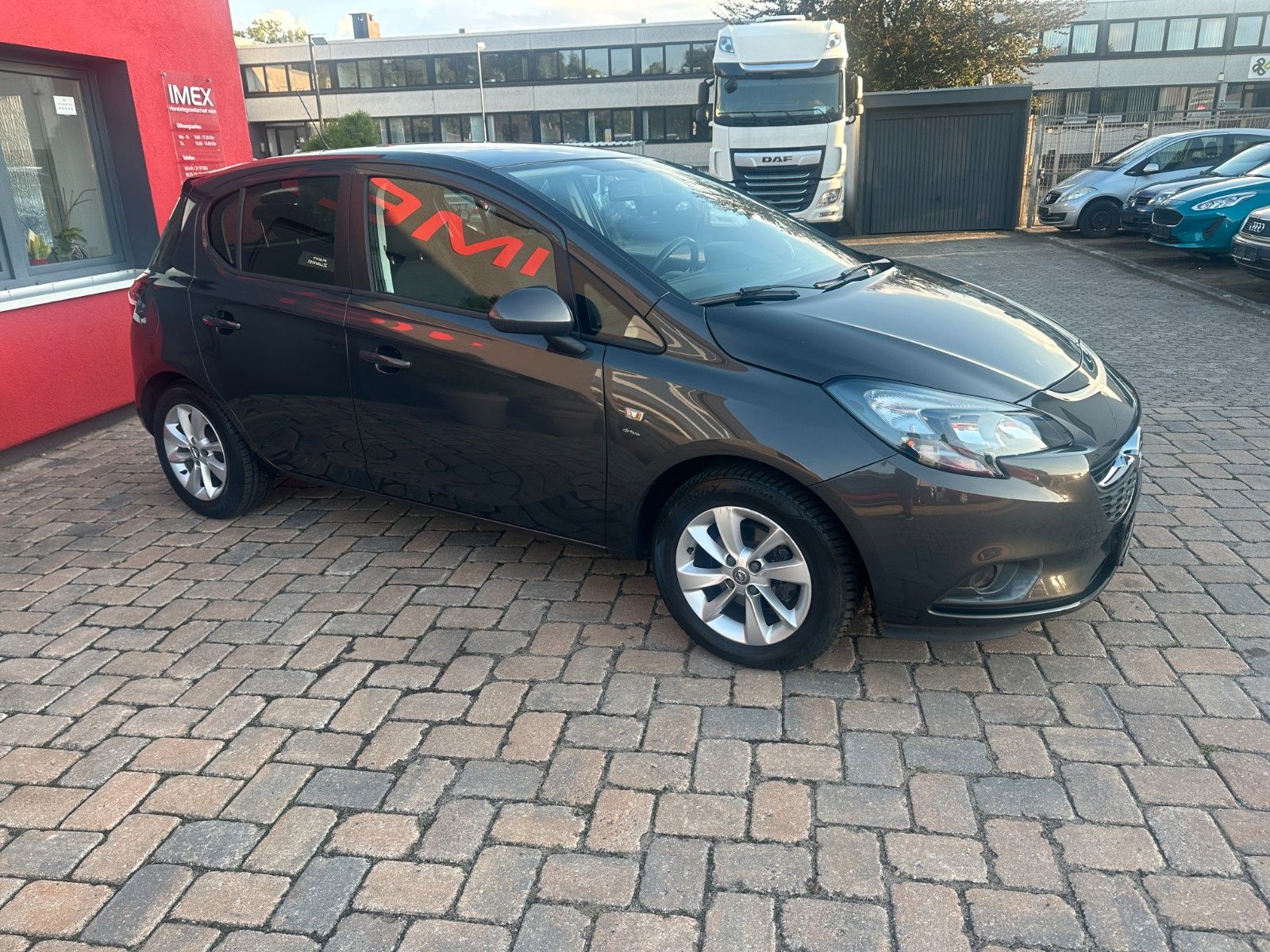 Fahrzeugabbildung Opel Corsa E Drive 1.4 90 PS HU neu Navi LH