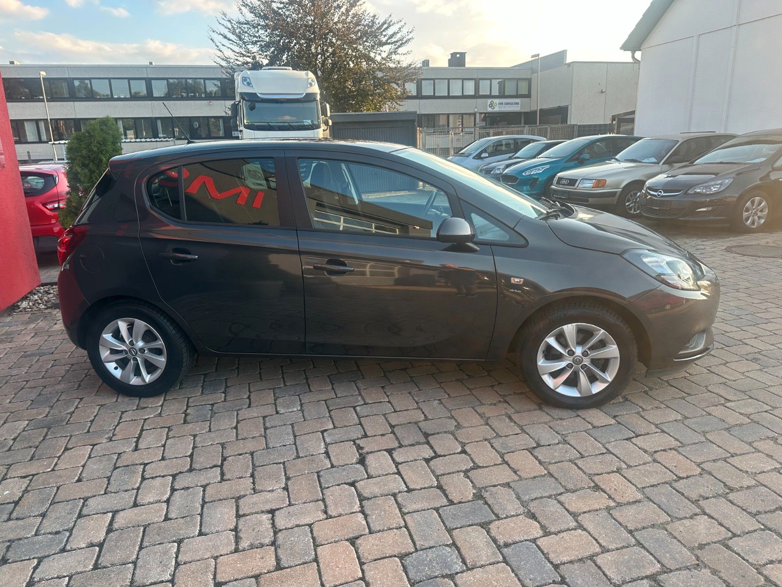 Fahrzeugabbildung Opel Corsa E Drive 1.4 90 PS HU neu Navi LH