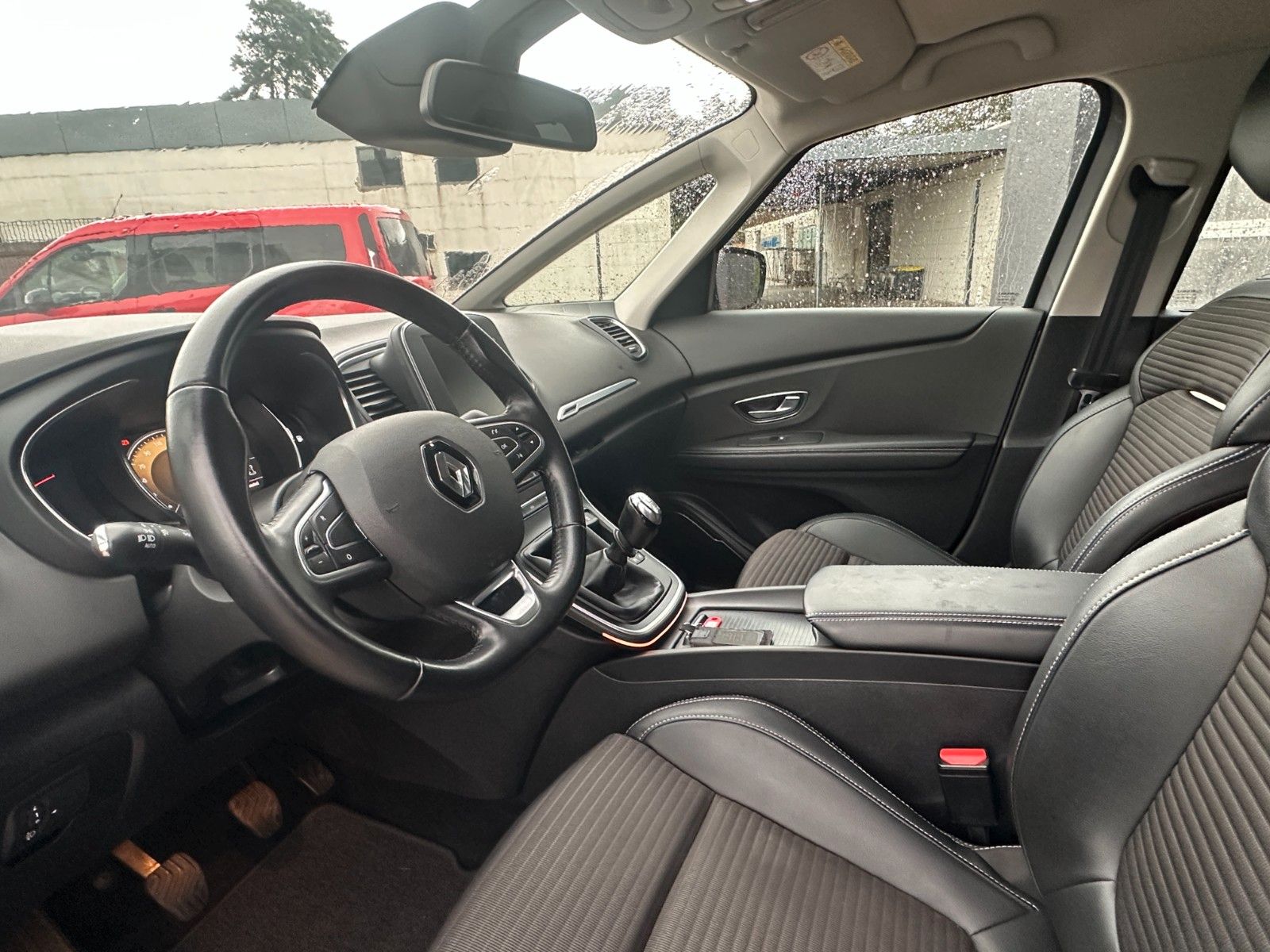 Fahrzeugabbildung Renault Scenic IV Life 1.2 115 PS HU neu Navi WR