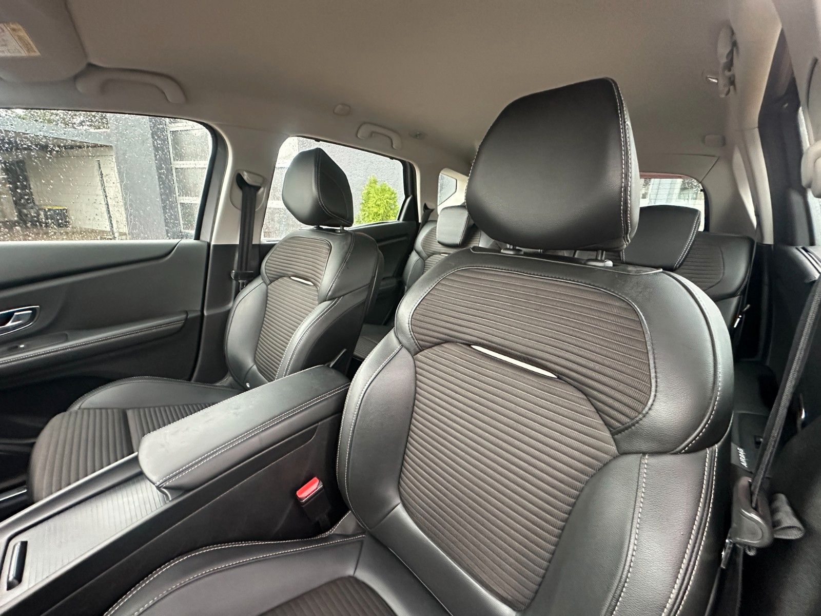 Fahrzeugabbildung Renault Scenic IV Life 1.2 115 PS HU neu Navi WR