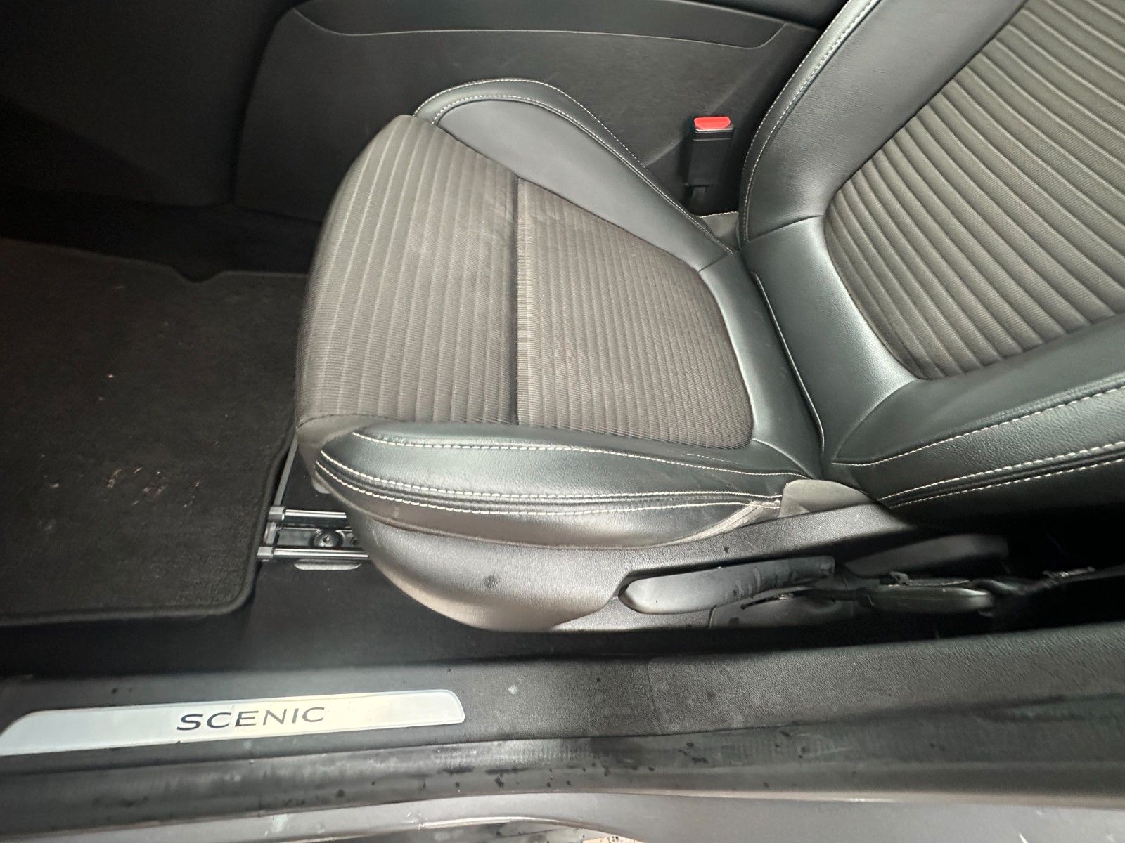 Fahrzeugabbildung Renault Scenic IV Life 1.2 115 PS HU neu Navi WR