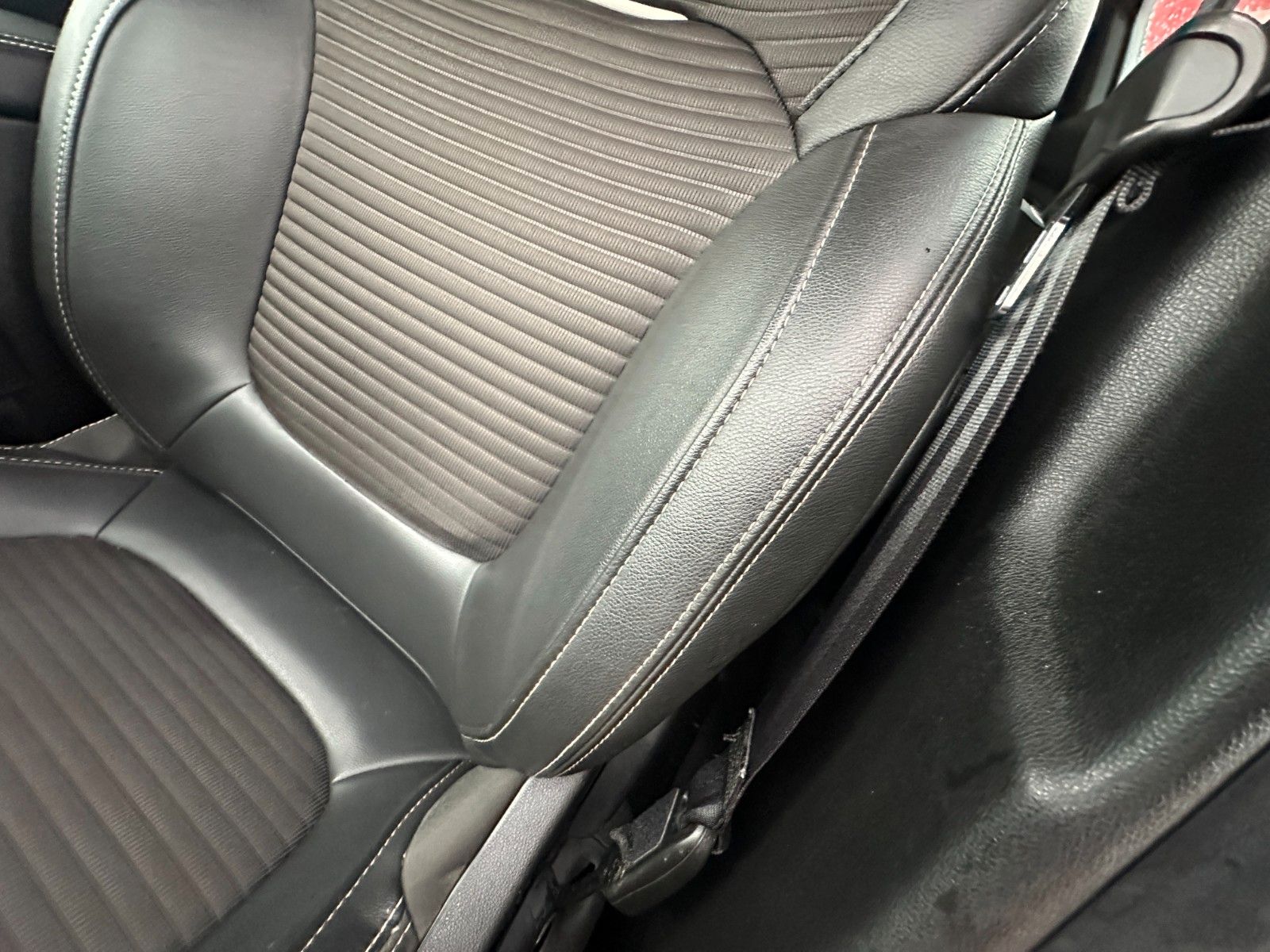 Fahrzeugabbildung Renault Scenic IV Life 1.2 115 PS HU neu Navi WR
