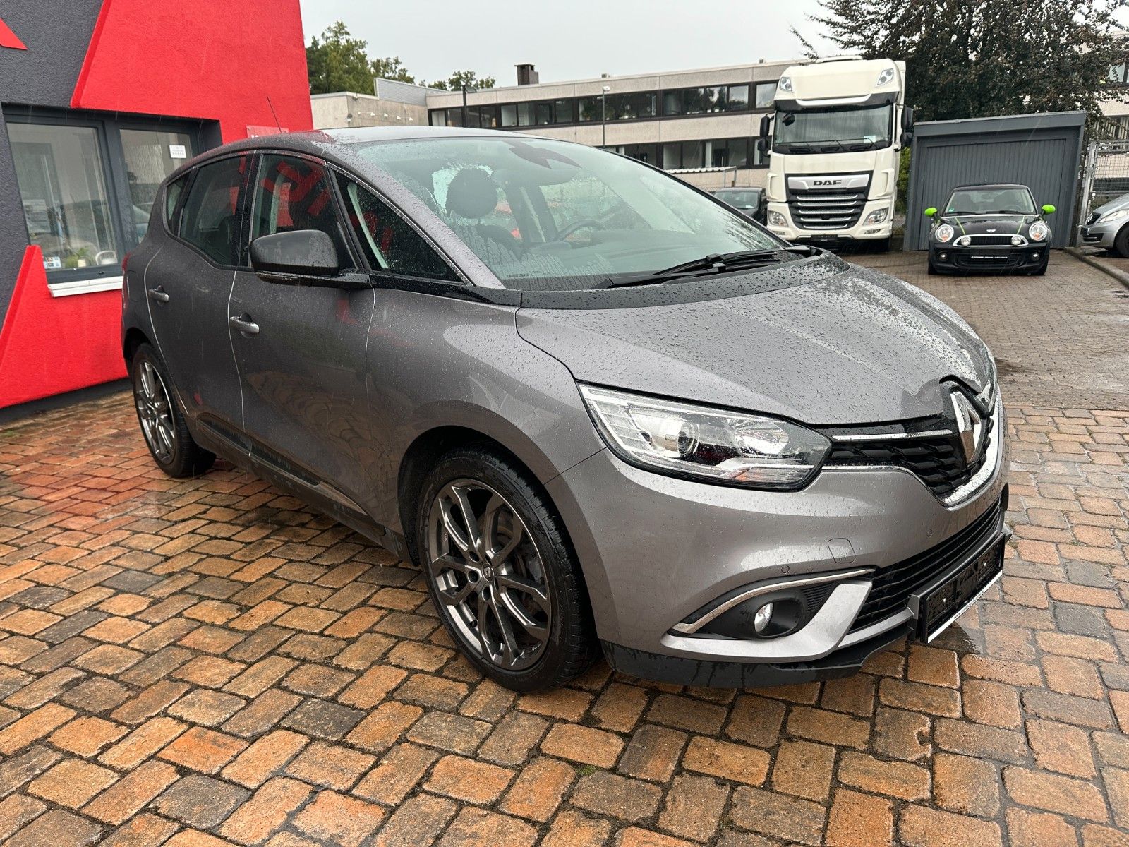 Fahrzeugabbildung Renault Scenic IV Life 1.2 115 PS HU neu Navi WR