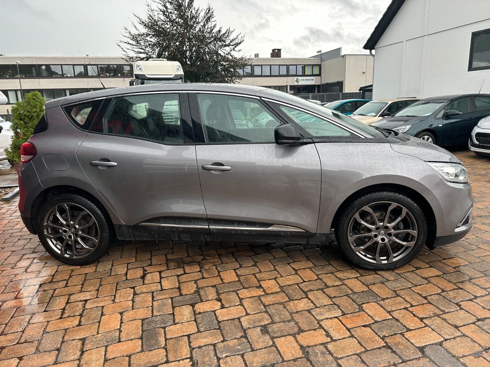 Fahrzeugabbildung Renault Scenic IV Life 1.2 115 PS HU neu Navi WR
