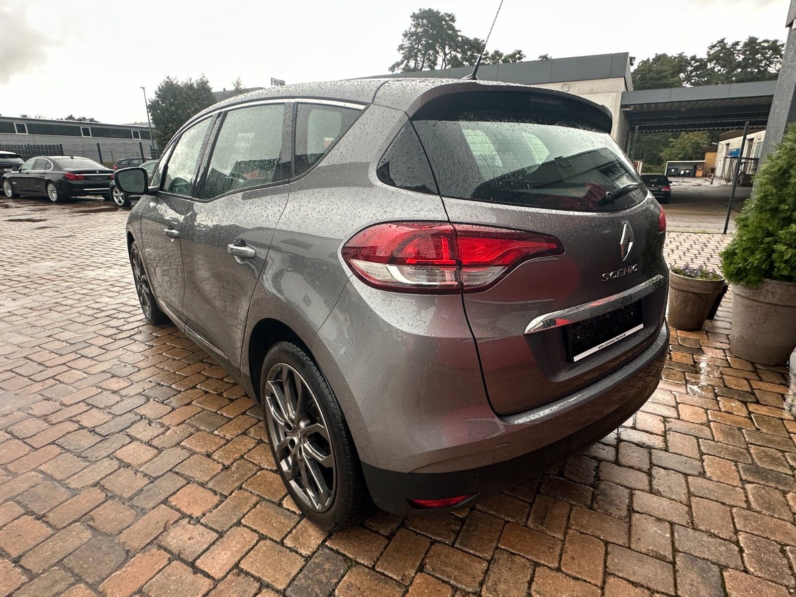 Fahrzeugabbildung Renault Scenic IV Life 1.2 115 PS HU neu Navi WR