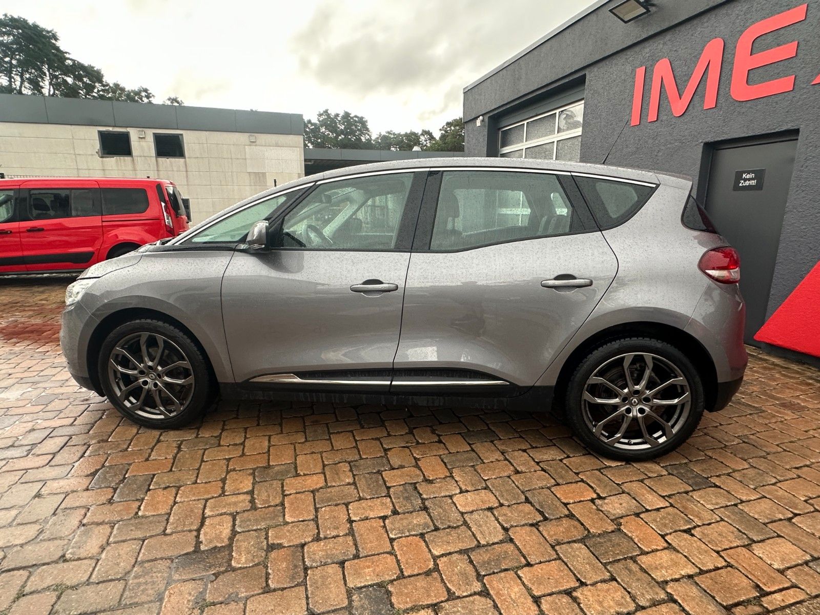 Fahrzeugabbildung Renault Scenic IV Life 1.2 115 PS HU neu Navi WR