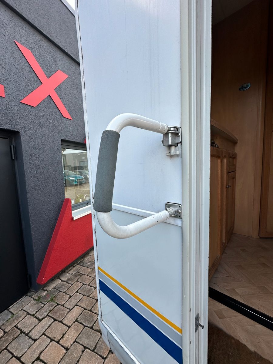 Fahrzeugabbildung Bürstner A 572-2 HU neu Truma 6-Sitze!! Sat AHK  1.Hand