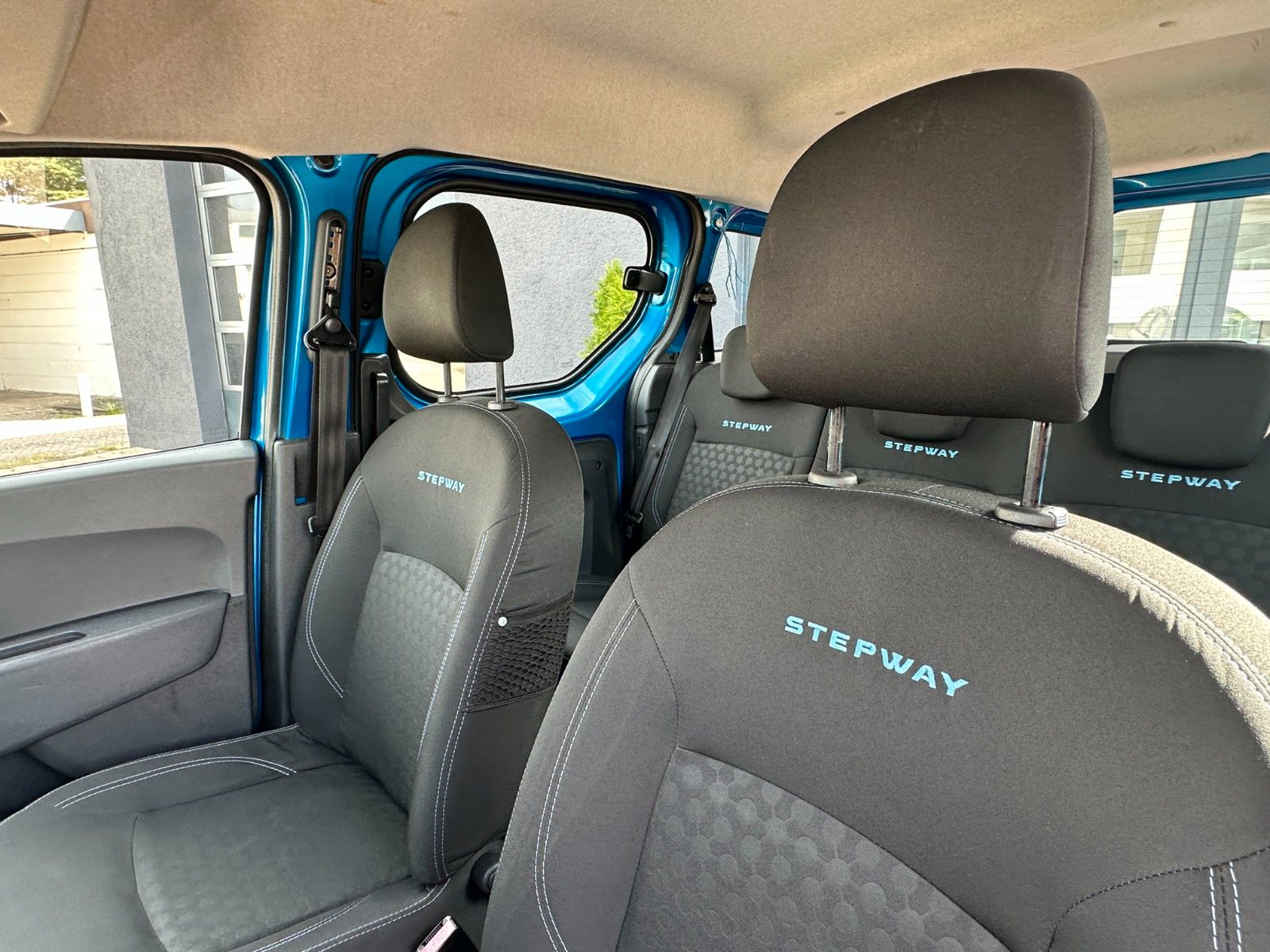Fahrzeugabbildung Dacia Dokker Stepway 1.5 90 PS HU neu Klima 1.Hand