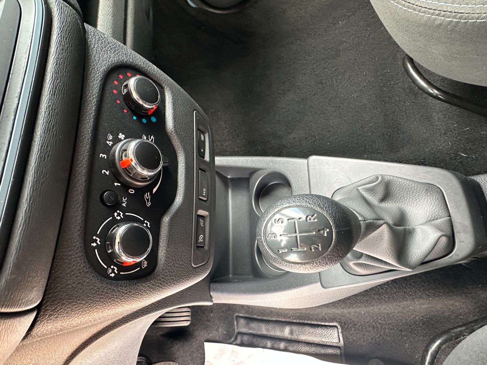 Fahrzeugabbildung Dacia Dokker Stepway 1.5 90 PS HU neu Klima 1.Hand