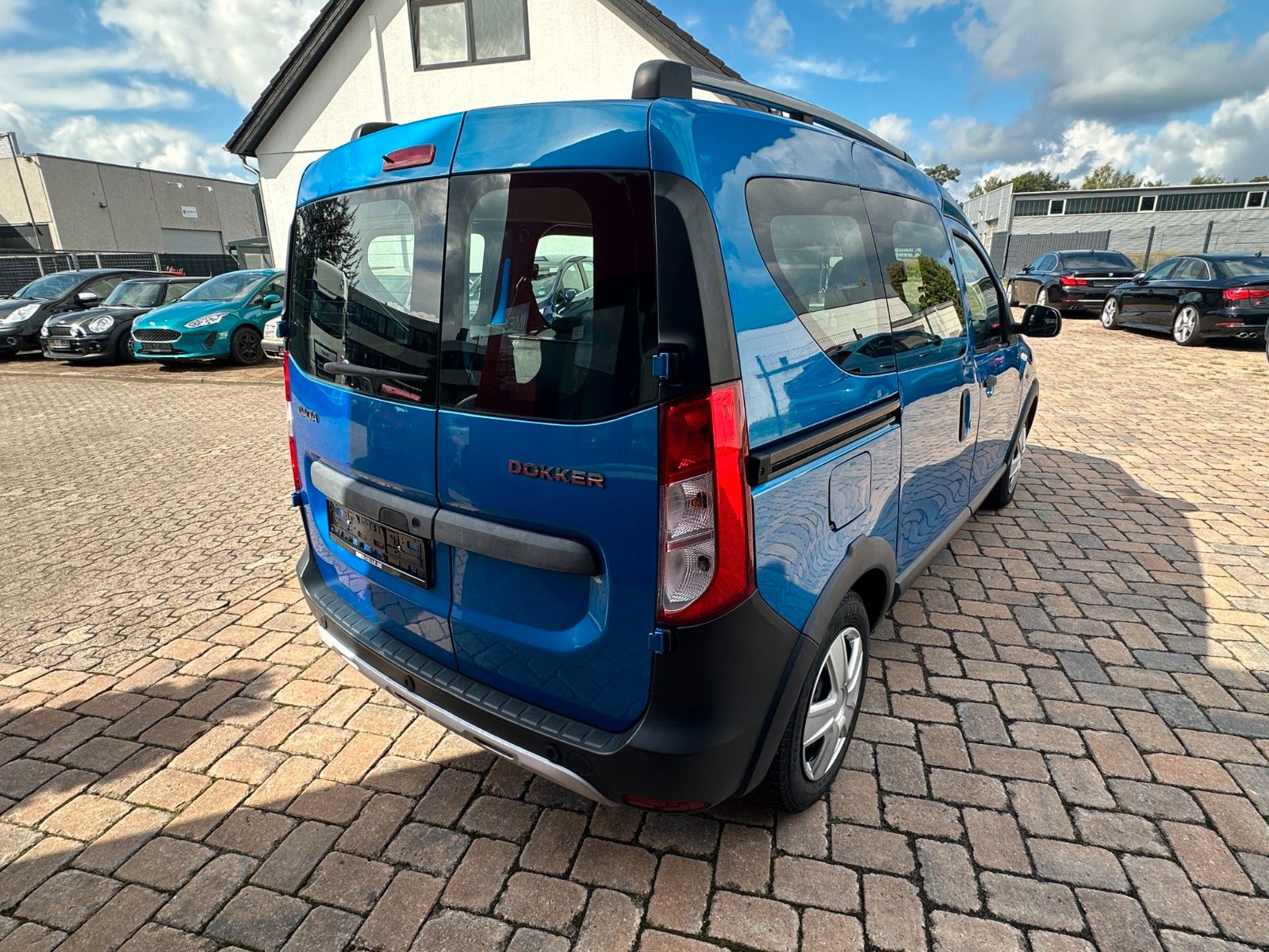 Fahrzeugabbildung Dacia Dokker Stepway 1.5 90 PS HU neu Klima 1.Hand