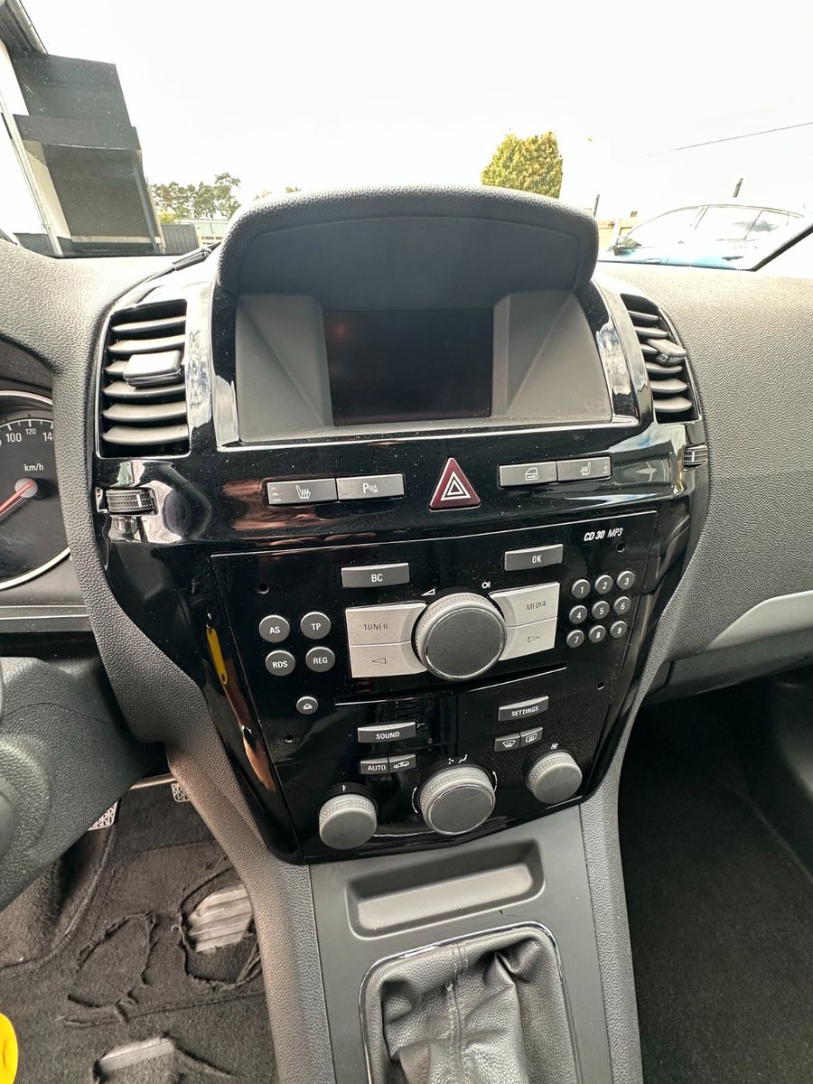 Fahrzeugabbildung Opel Zafira Family Plus 1.8 140PS Tüv 8/27 7 Sitze
