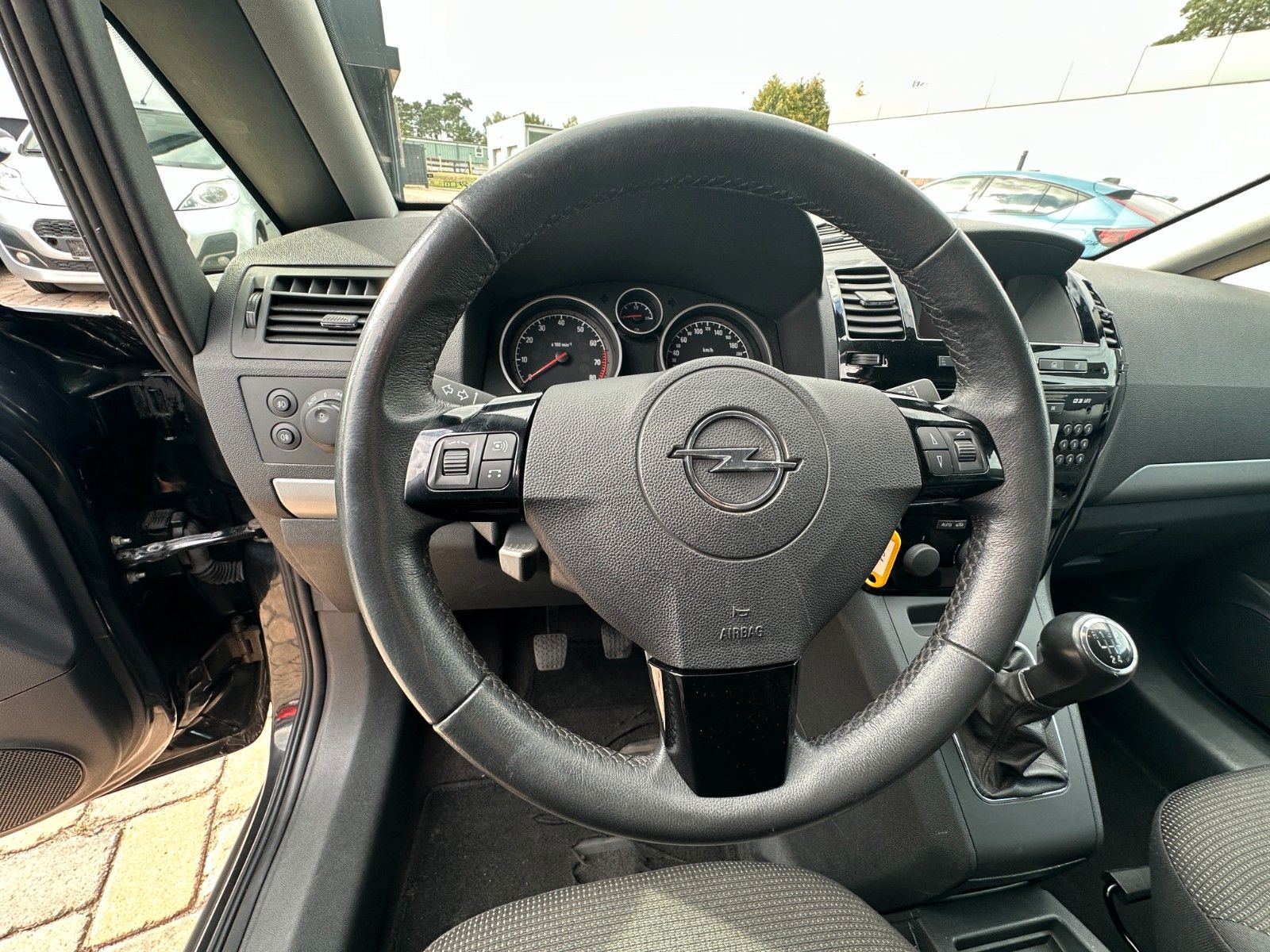 Fahrzeugabbildung Opel Zafira Family Plus 1.8 140PS Tüv 8/27 7 Sitze
