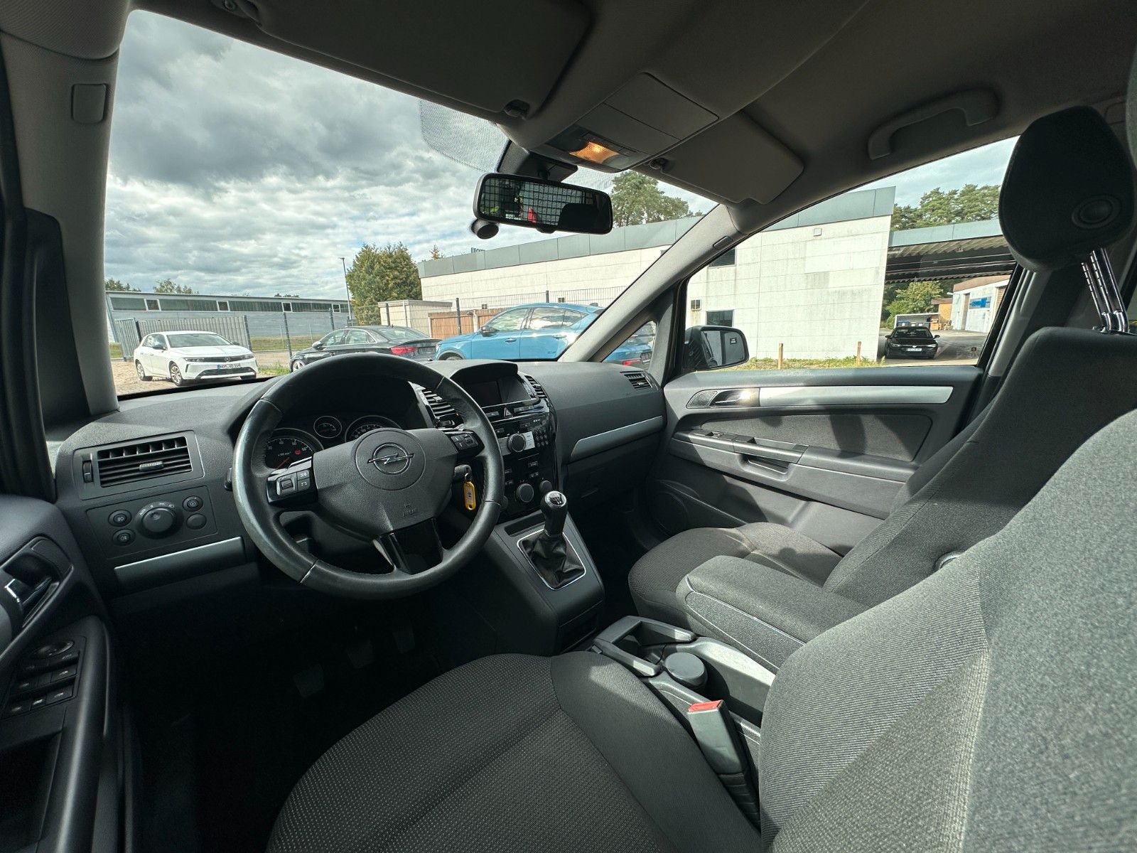 Fahrzeugabbildung Opel Zafira Family Plus 1.8 140PS Tüv 8/27 7 Sitze