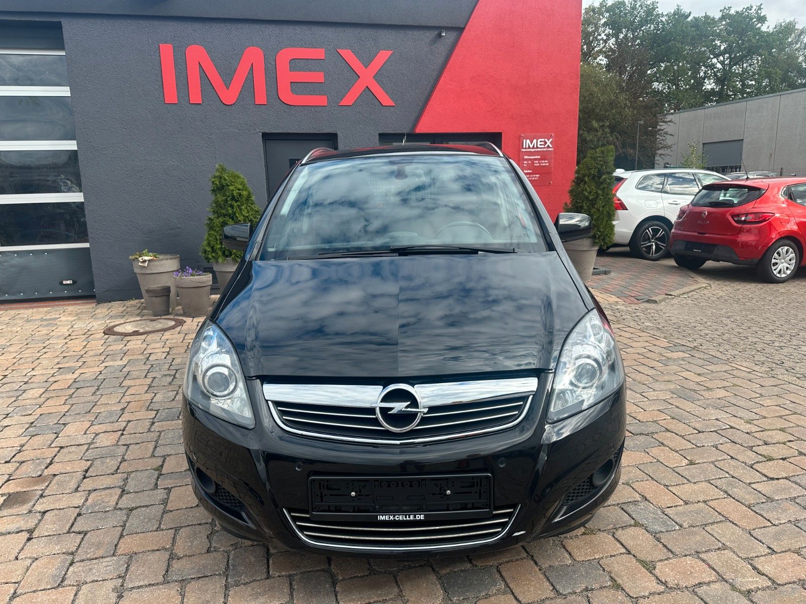 Fahrzeugabbildung Opel Zafira Family Plus 1.8 140PS Tüv 8/27 7 Sitze
