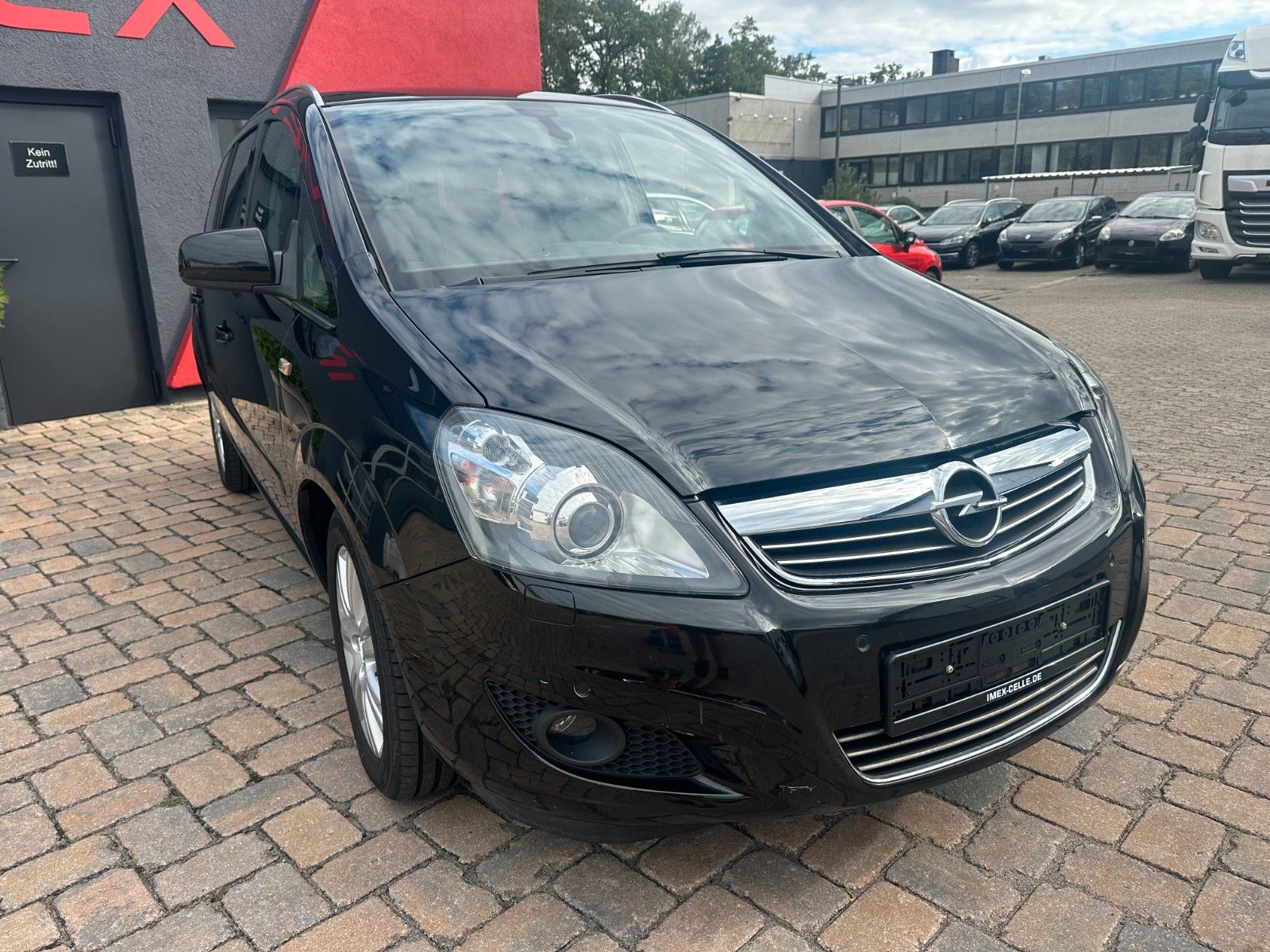 Fahrzeugabbildung Opel Zafira Family Plus 1.8 140PS Tüv 8/27 7 Sitze