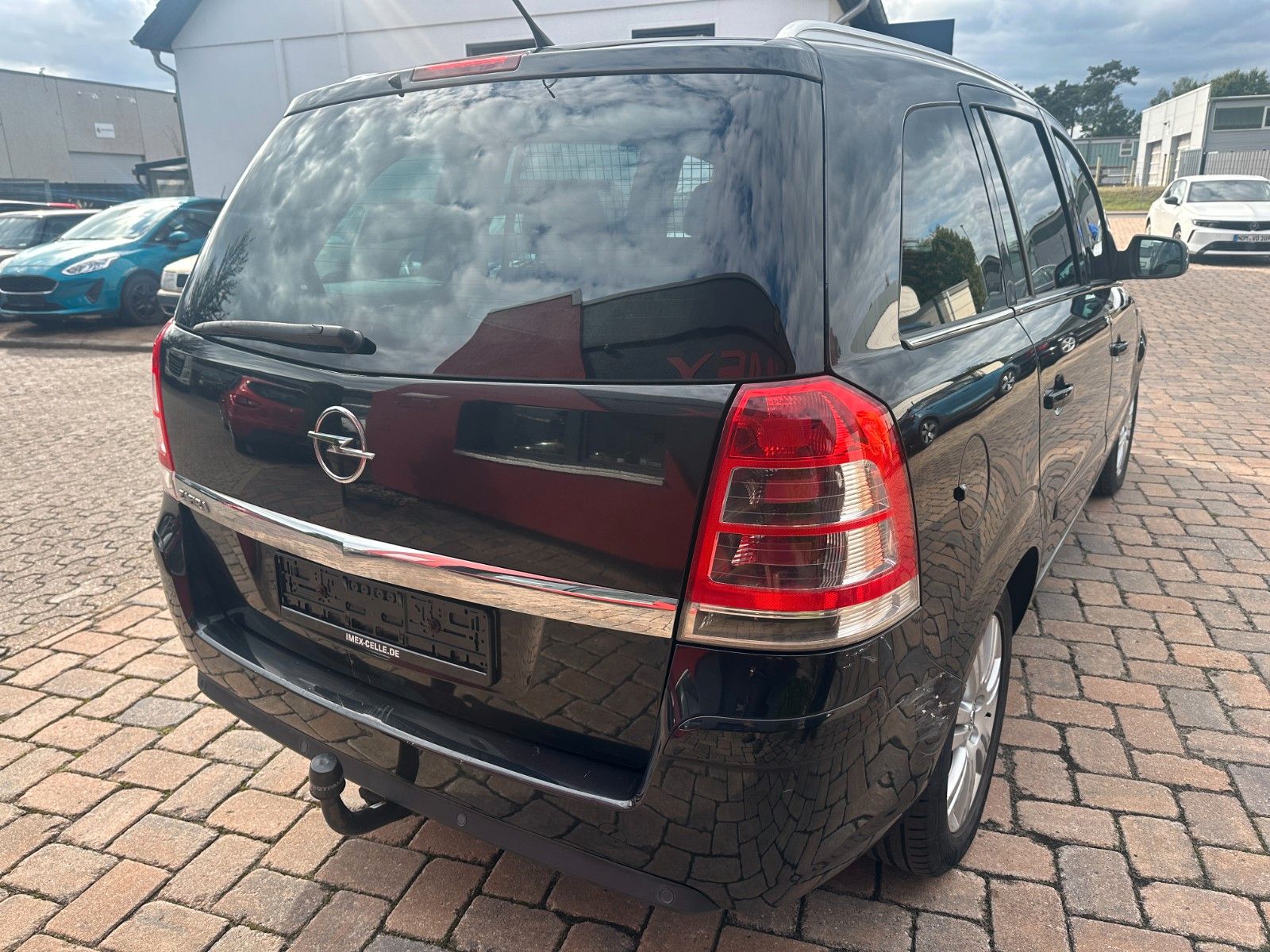 Fahrzeugabbildung Opel Zafira Family Plus 1.8 140PS Tüv 8/27 7 Sitze
