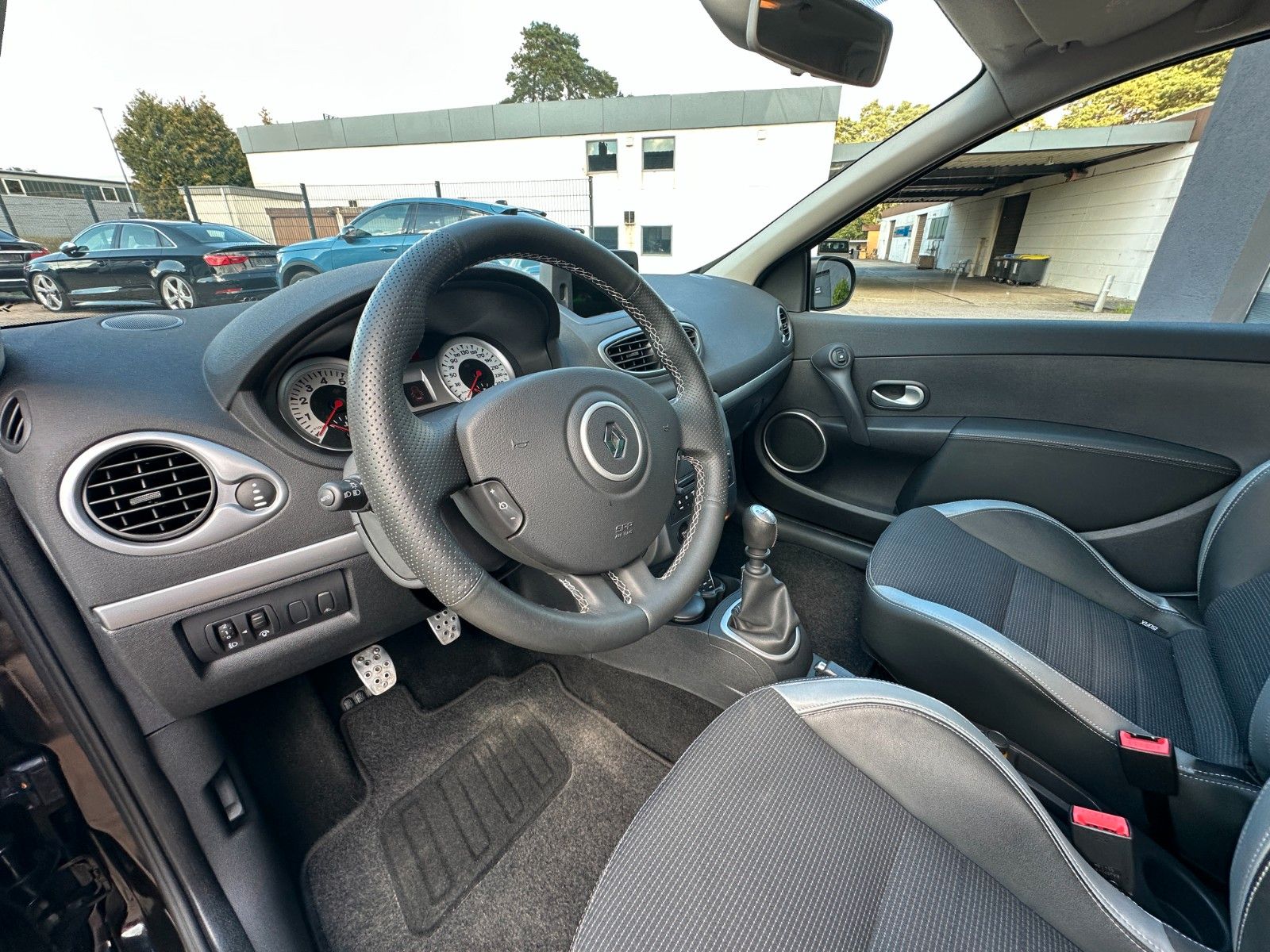 Fahrzeugabbildung Renault Clio III GT 1.6 128 PS HU neu 1.Hand 53 tkm