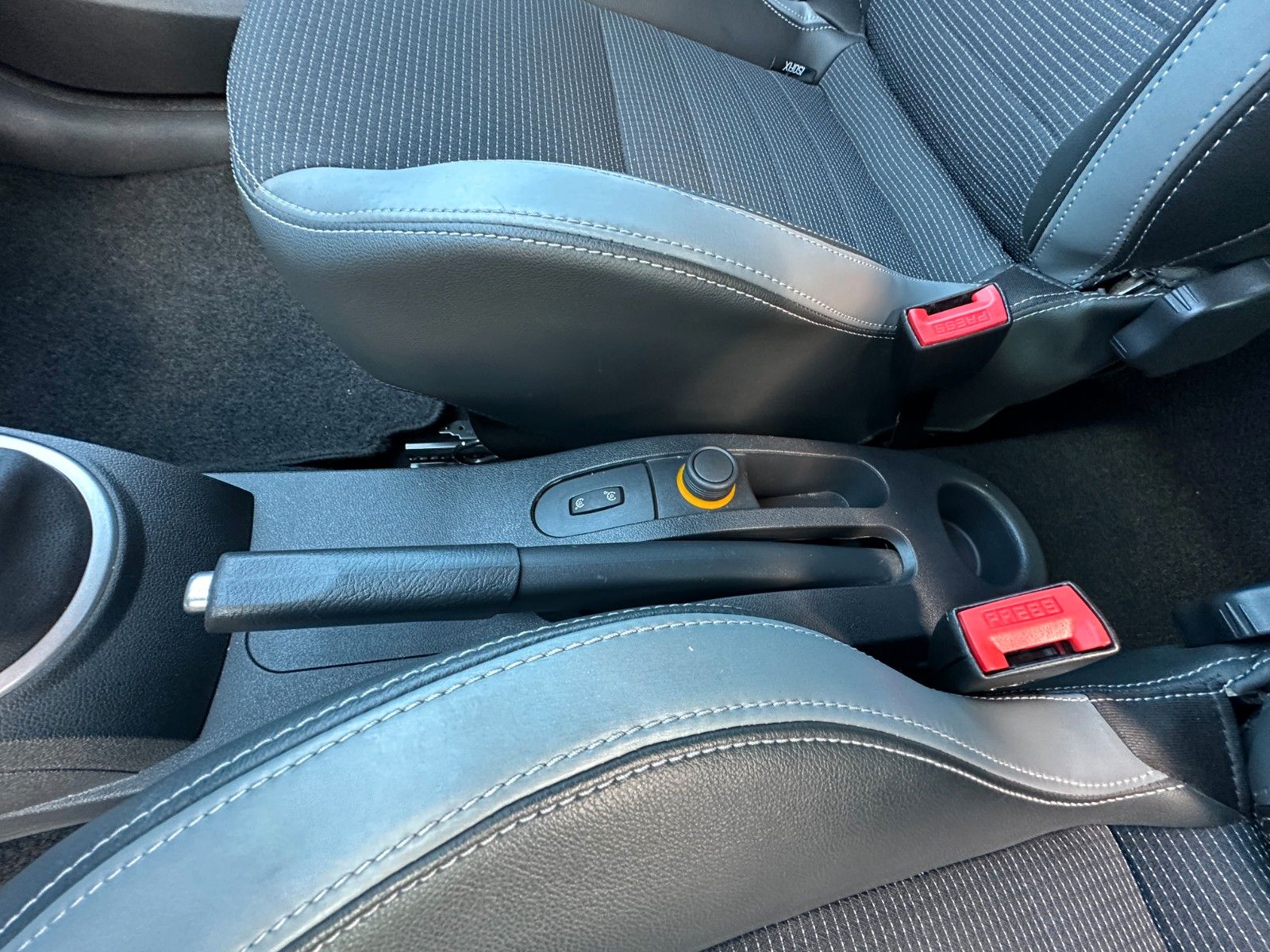 Fahrzeugabbildung Renault Clio III GT 1.6 128 PS HU neu 1.Hand 53 tkm