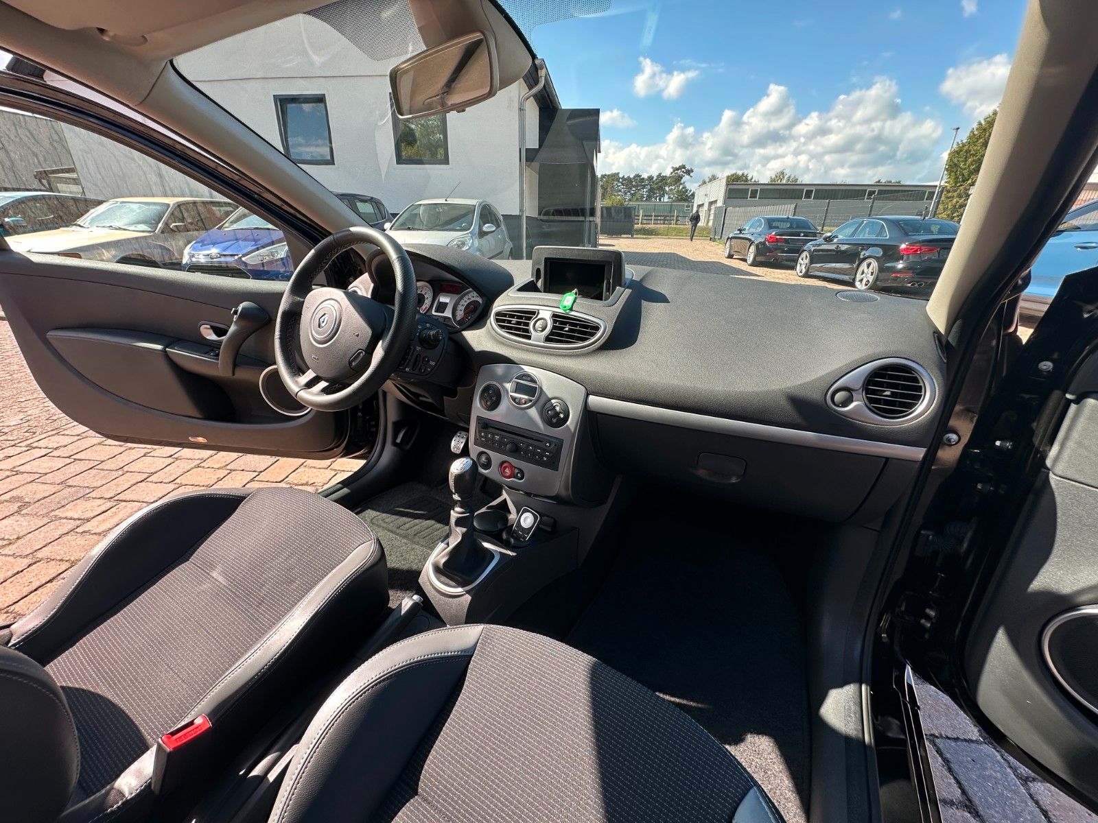 Fahrzeugabbildung Renault Clio III GT 1.6 128 PS HU neu 1.Hand 53 tkm