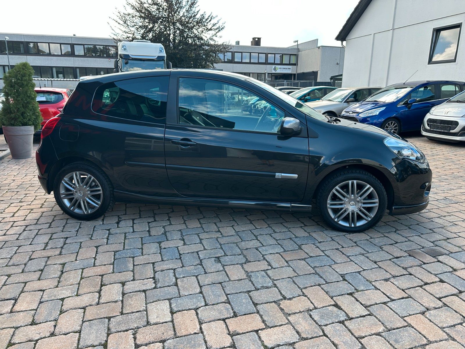 Fahrzeugabbildung Renault Clio III GT 1.6 128 PS HU neu 1.Hand 53 tkm