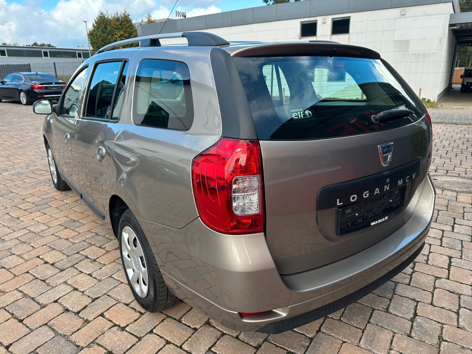 Fahrzeugabbildung Dacia Logan MCV II Laureate 1.2 75 PS 1.Hand 10 tkm!!!