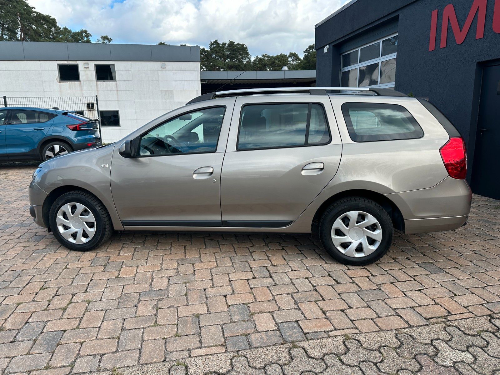 Fahrzeugabbildung Dacia Logan MCV II Laureate 1.2 75 PS 1.Hand 10 tkm!!!