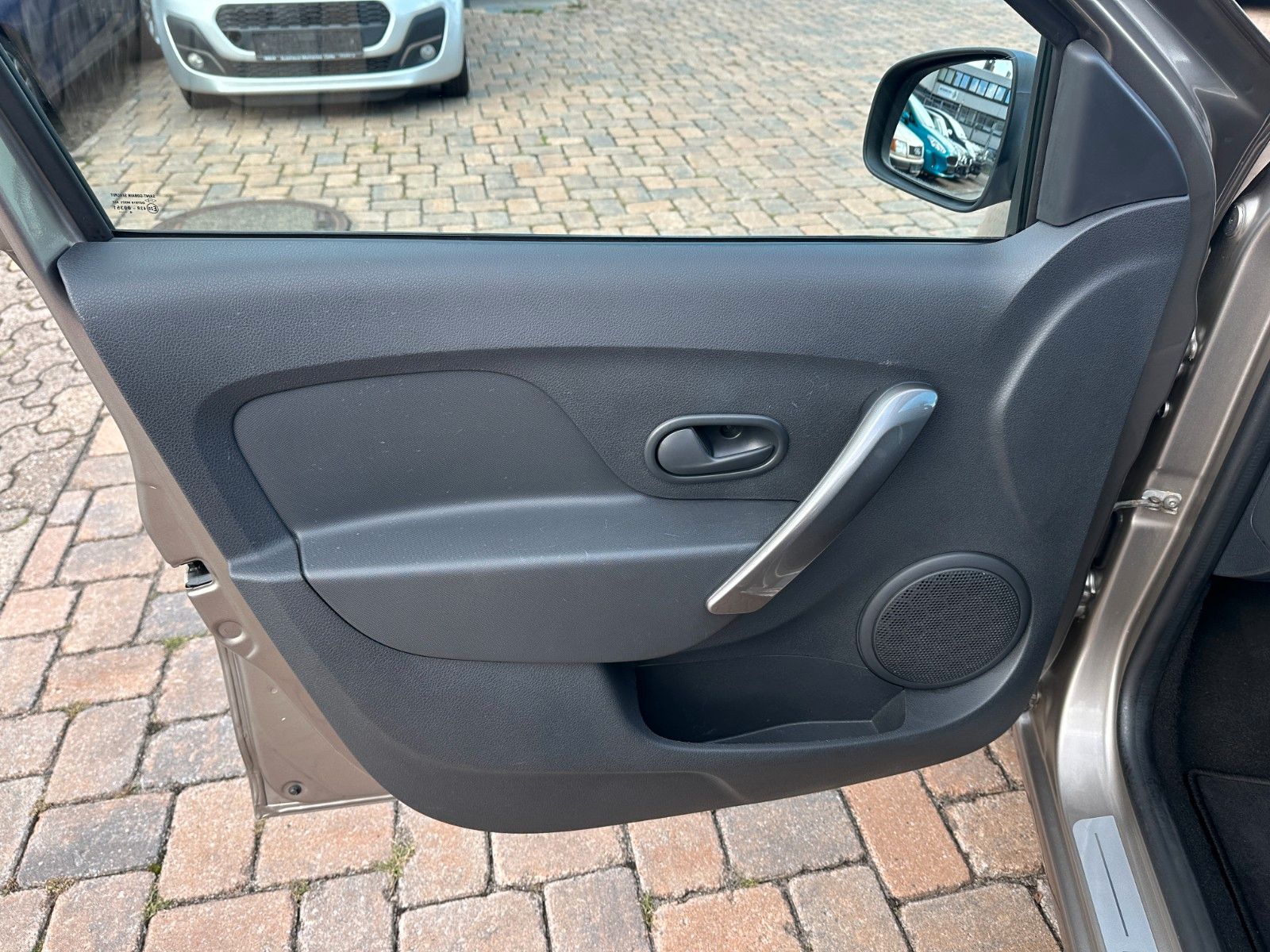 Fahrzeugabbildung Dacia Logan MCV II Laureate 1.2 75 PS 1.Hand 10 tkm!!!