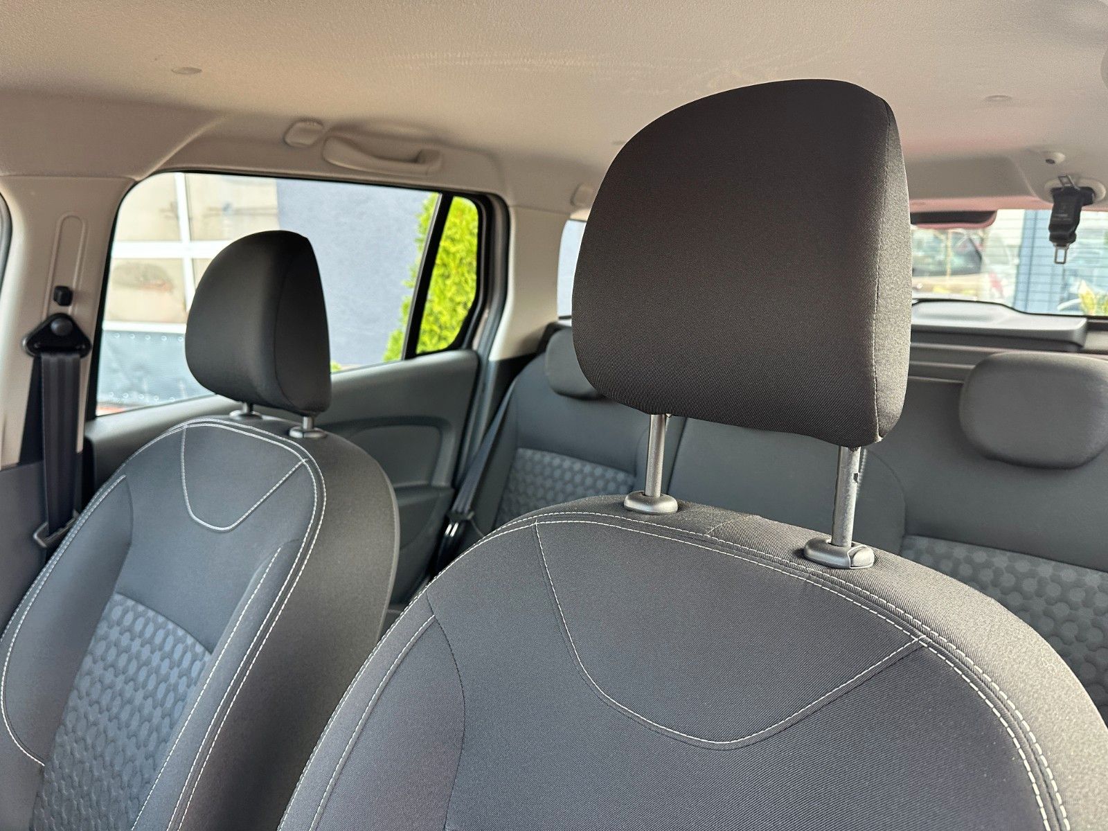 Fahrzeugabbildung Dacia Logan MCV II Laureate 1.2 75 PS 1.Hand 10 tkm!!!