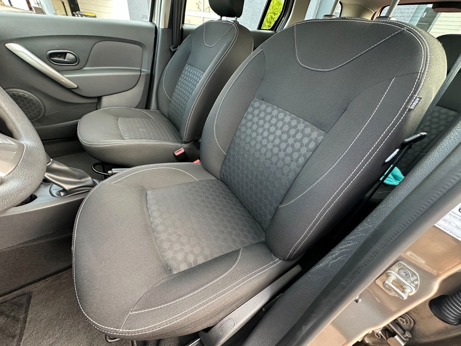 Fahrzeugabbildung Dacia Logan MCV II Laureate 1.2 75 PS 1.Hand 10 tkm!!!