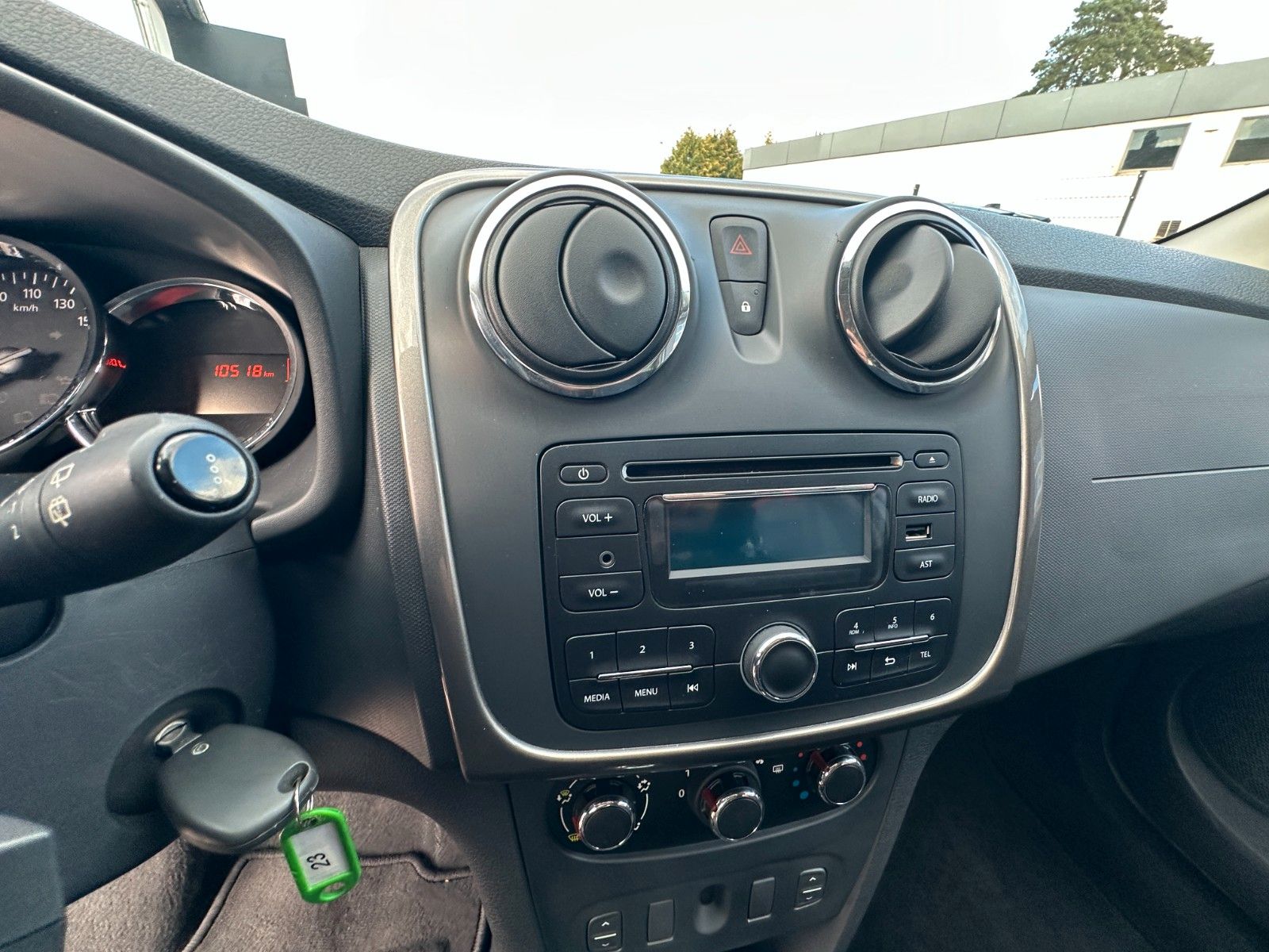 Fahrzeugabbildung Dacia Logan MCV II Laureate 1.2 75 PS 1.Hand 10 tkm!!!