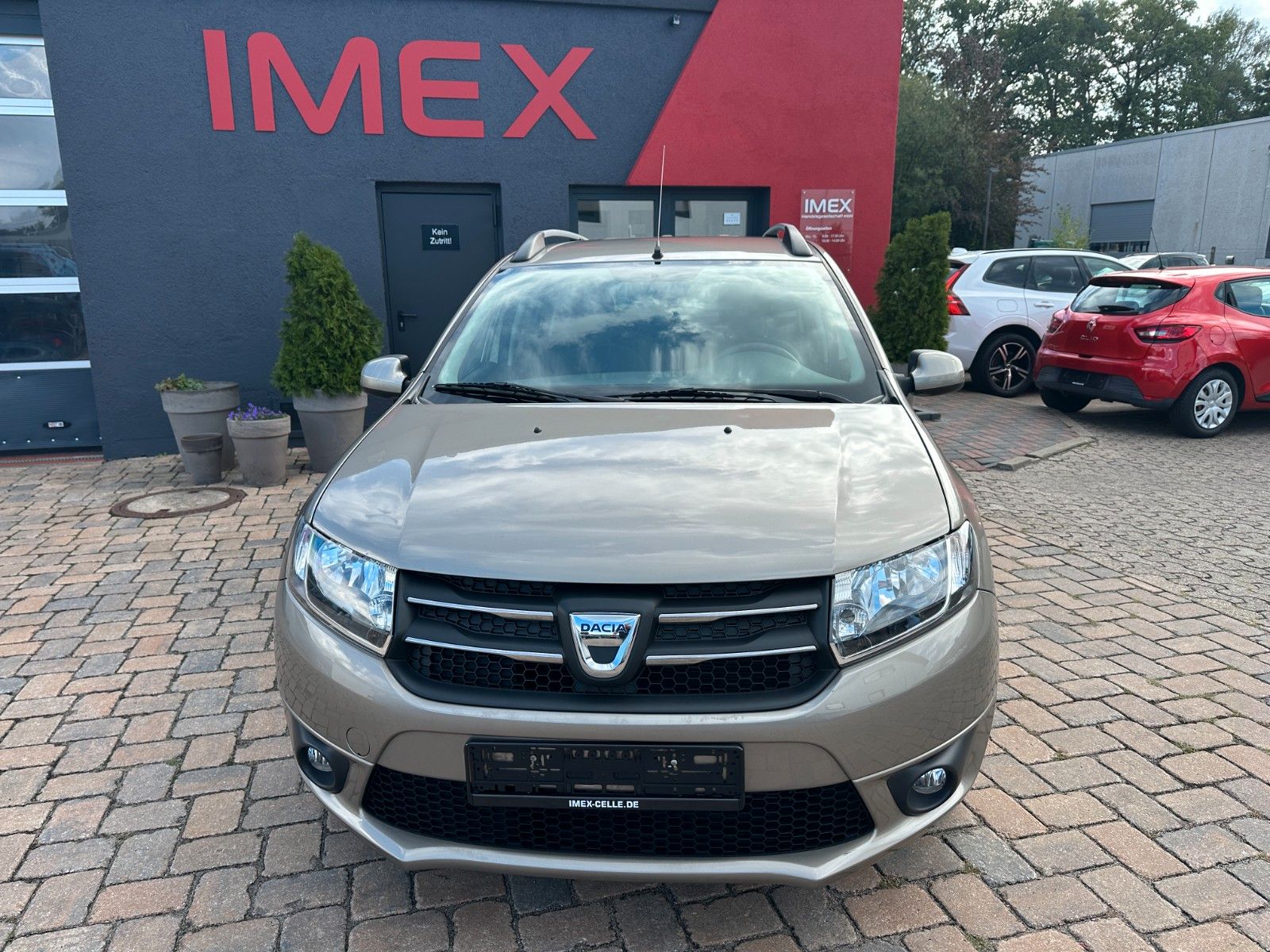 Fahrzeugabbildung Dacia Logan MCV II Laureate 1.2 75 PS 1.Hand 10 tkm!!!