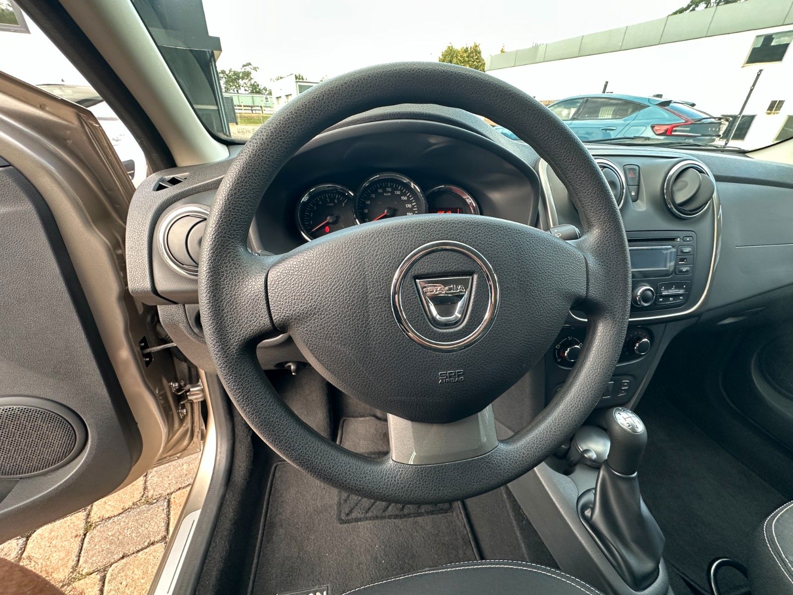 Fahrzeugabbildung Dacia Logan MCV II Laureate 1.2 75 PS 1.Hand 10 tkm!!!