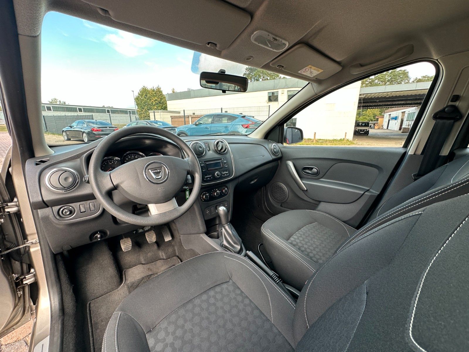 Fahrzeugabbildung Dacia Logan MCV II Laureate 1.2 75 PS 1.Hand 10 tkm!!!