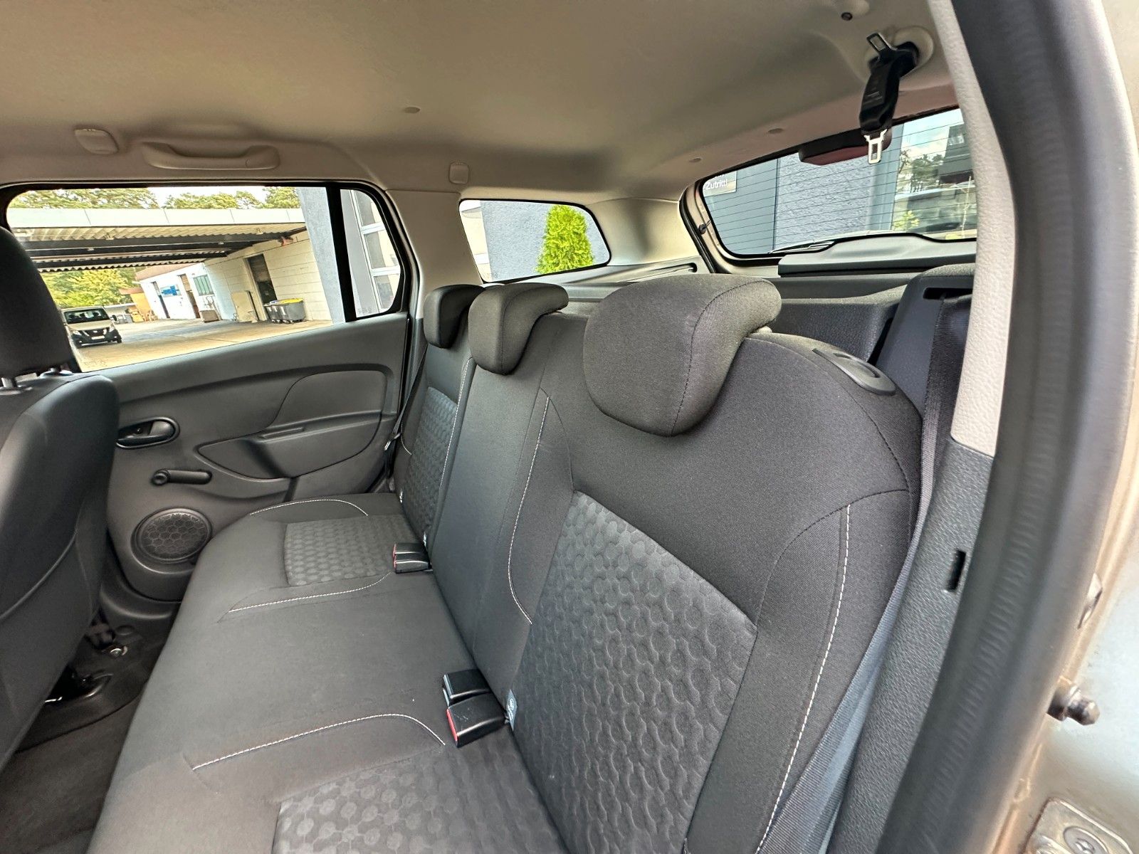 Fahrzeugabbildung Dacia Logan MCV II Laureate 1.2 75 PS 1.Hand 10 tkm!!!