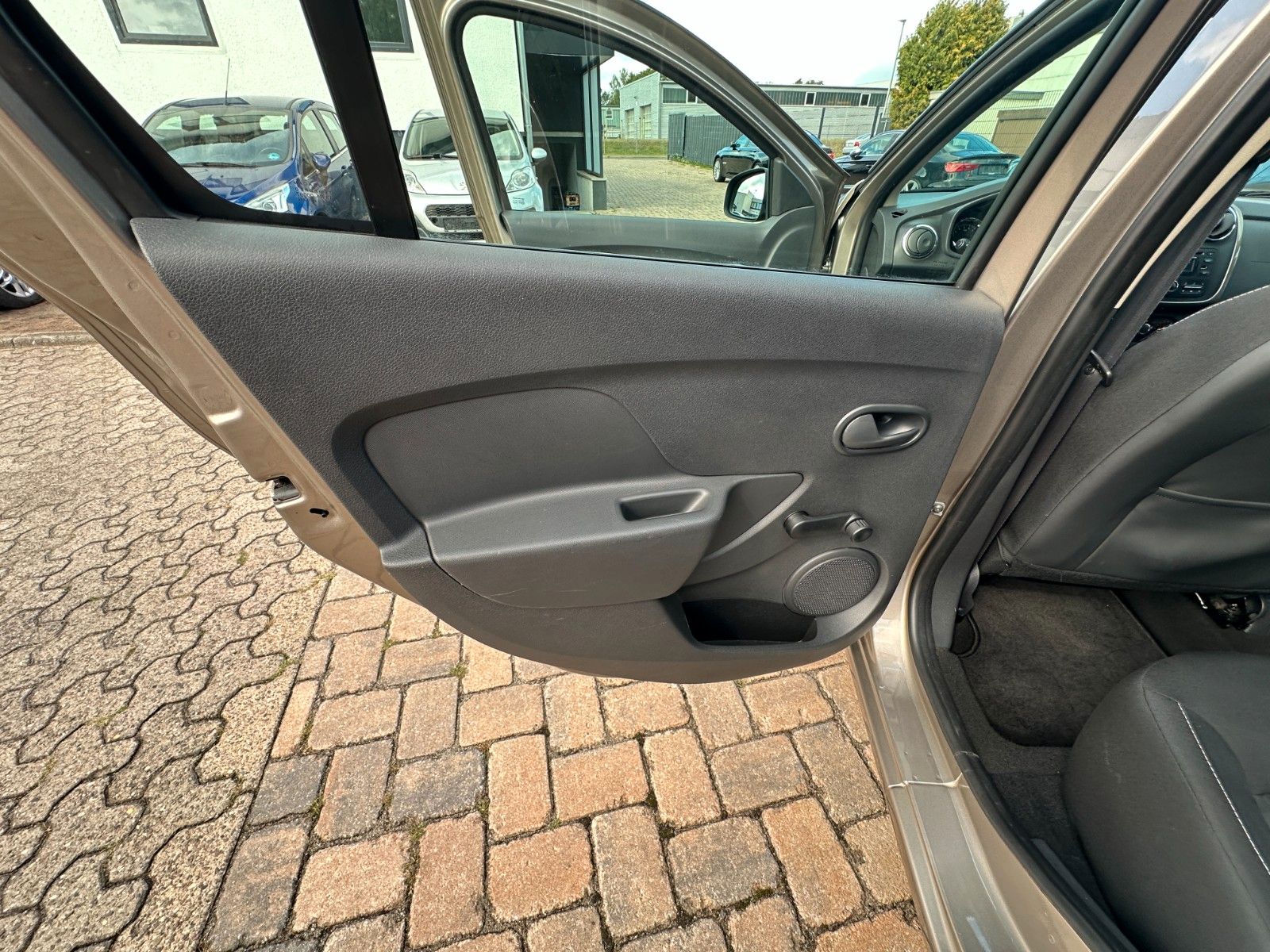 Fahrzeugabbildung Dacia Logan MCV II Laureate 1.2 75 PS 1.Hand 10 tkm!!!