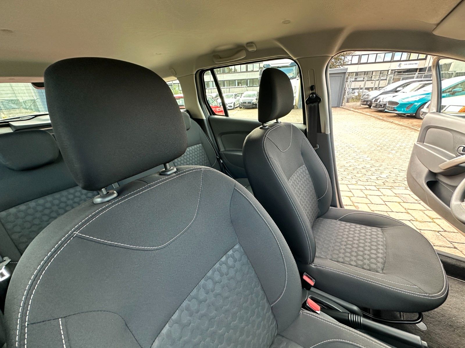 Fahrzeugabbildung Dacia Logan MCV II Laureate 1.2 75 PS 1.Hand 10 tkm!!!