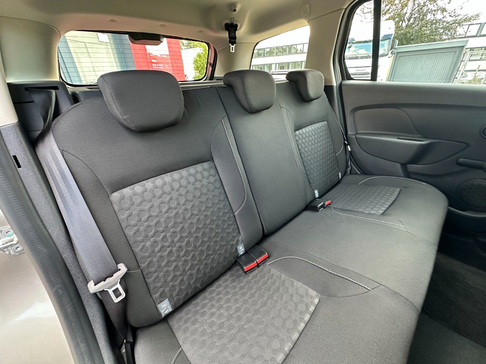 Fahrzeugabbildung Dacia Logan MCV II Laureate 1.2 75 PS 1.Hand 10 tkm!!!