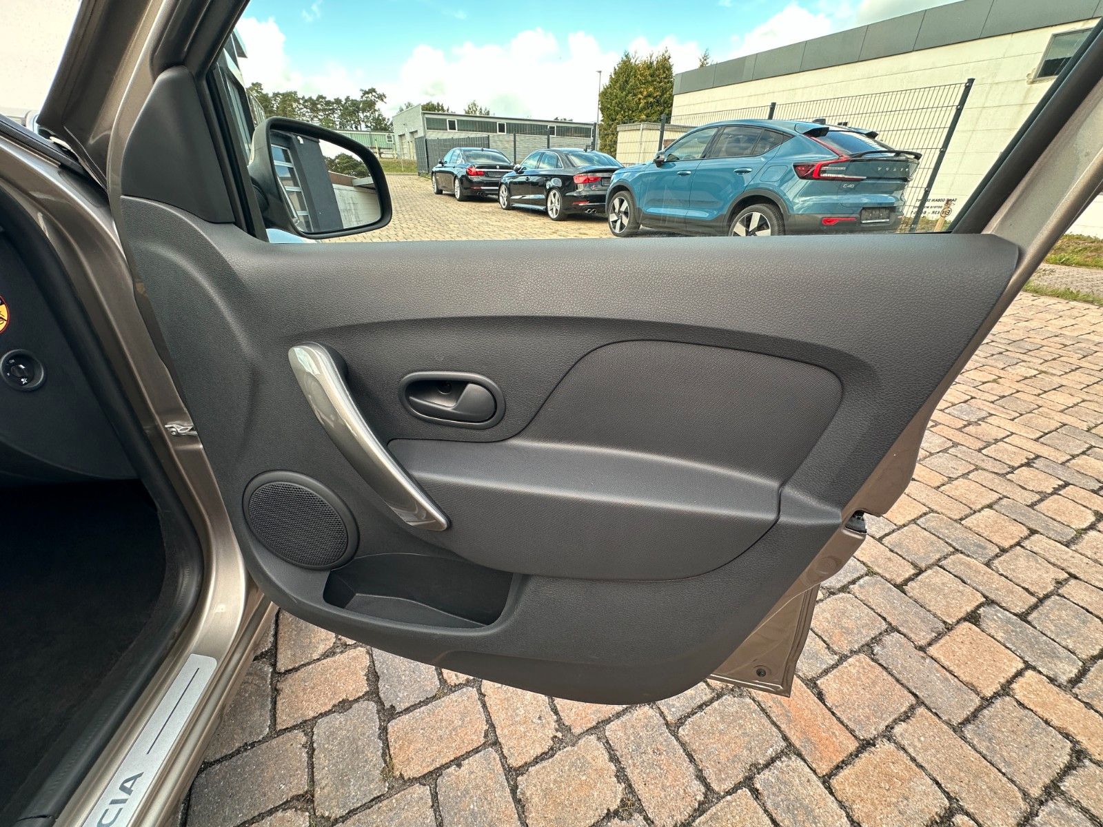 Fahrzeugabbildung Dacia Logan MCV II Laureate 1.2 75 PS 1.Hand 10 tkm!!!