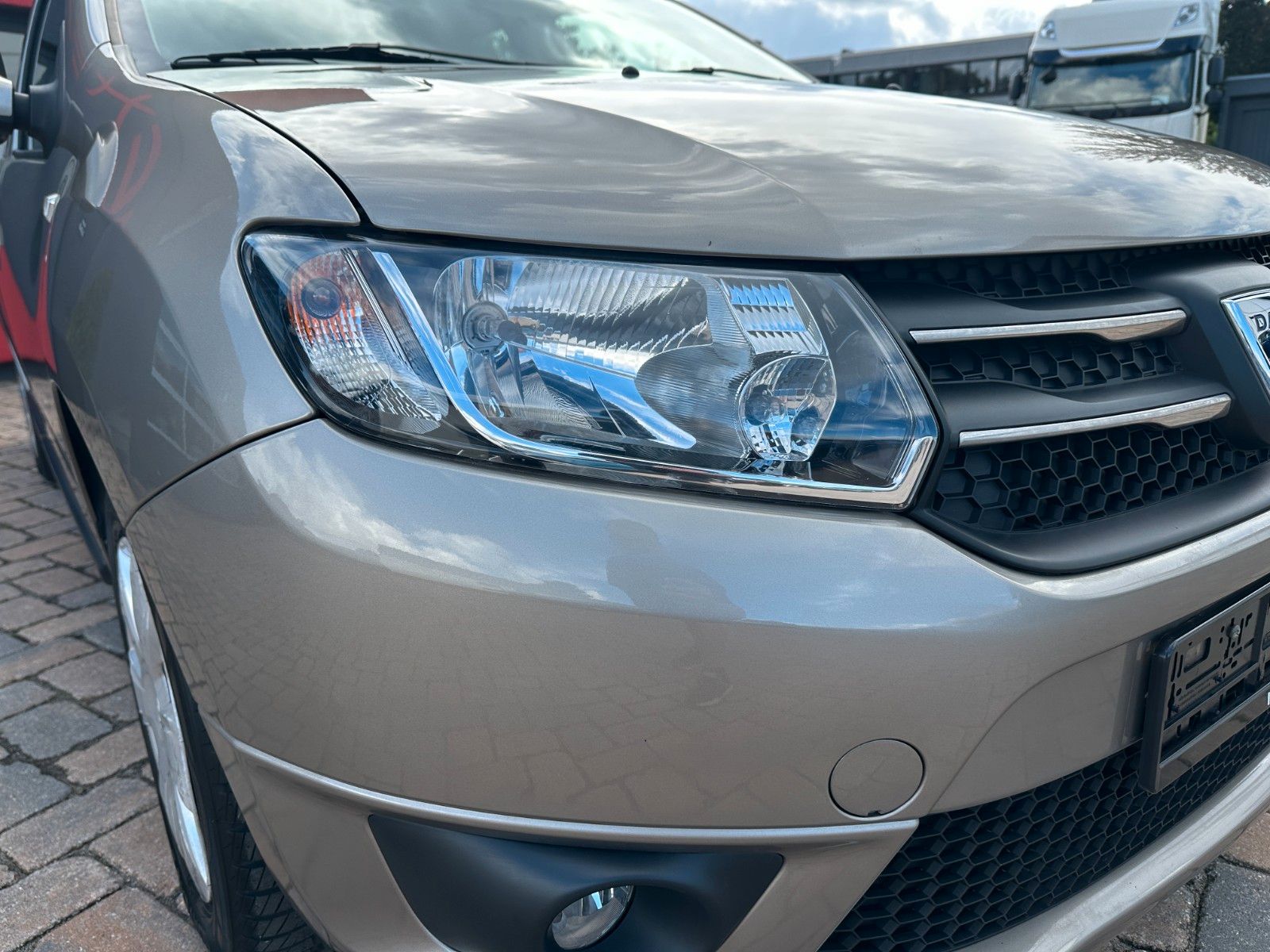 Fahrzeugabbildung Dacia Logan MCV II Laureate 1.2 75 PS 1.Hand 10 tkm!!!