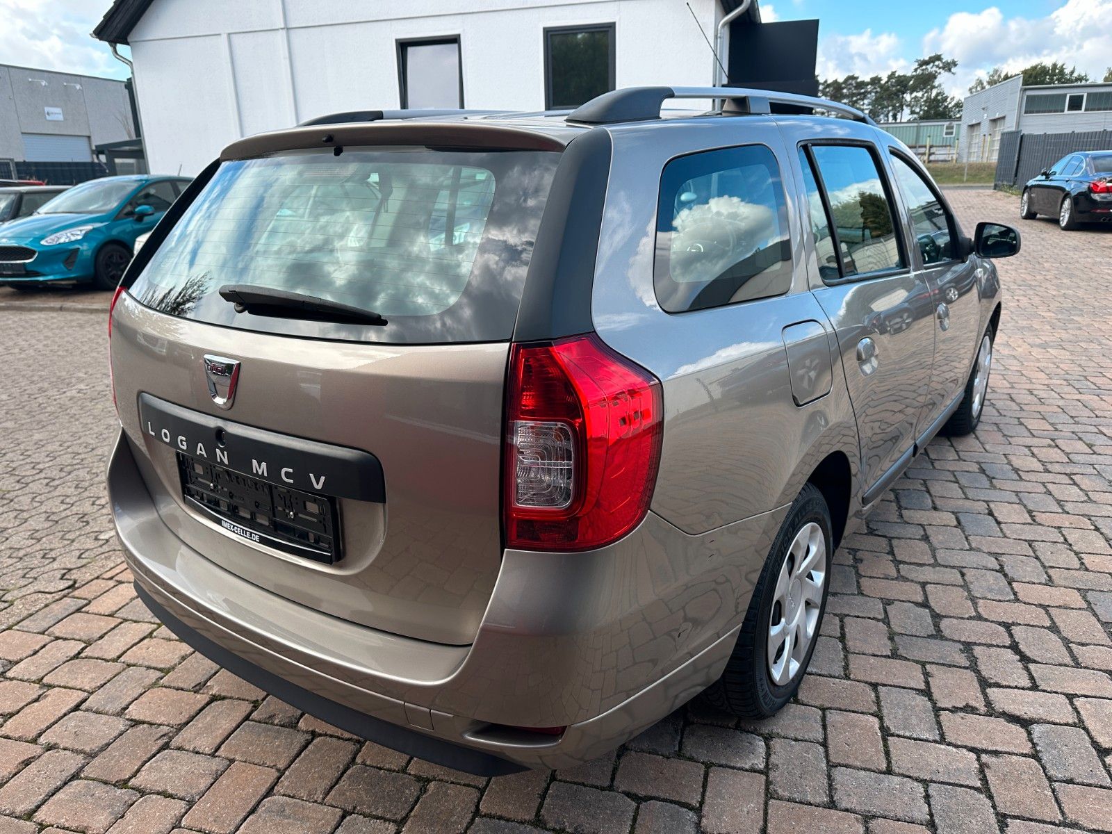 Fahrzeugabbildung Dacia Logan MCV II Laureate 1.2 75 PS 1.Hand 10 tkm!!!