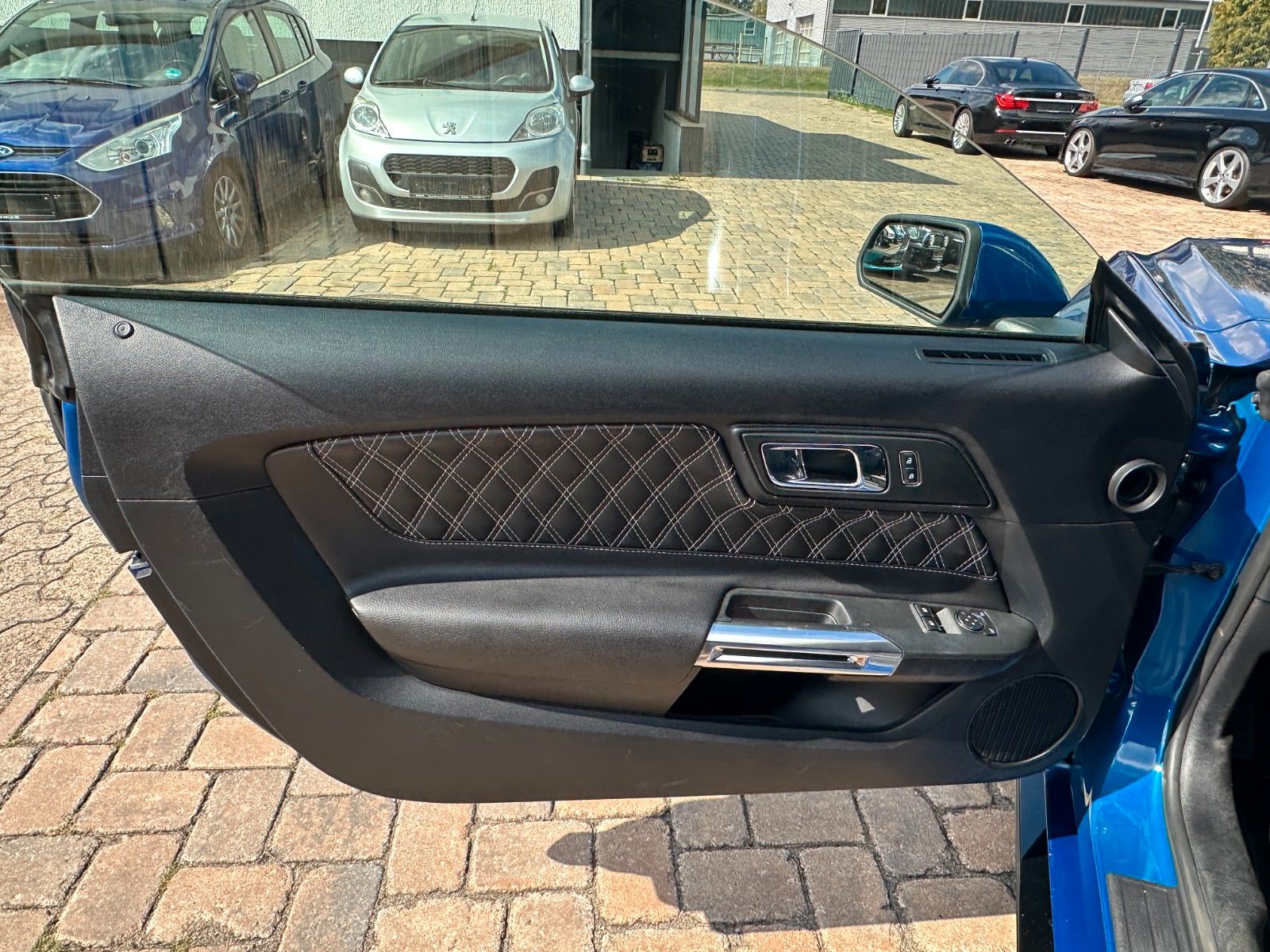 Fahrzeugabbildung Ford Mustang 3.7 V6 305 PS HU neu Autom. Leder