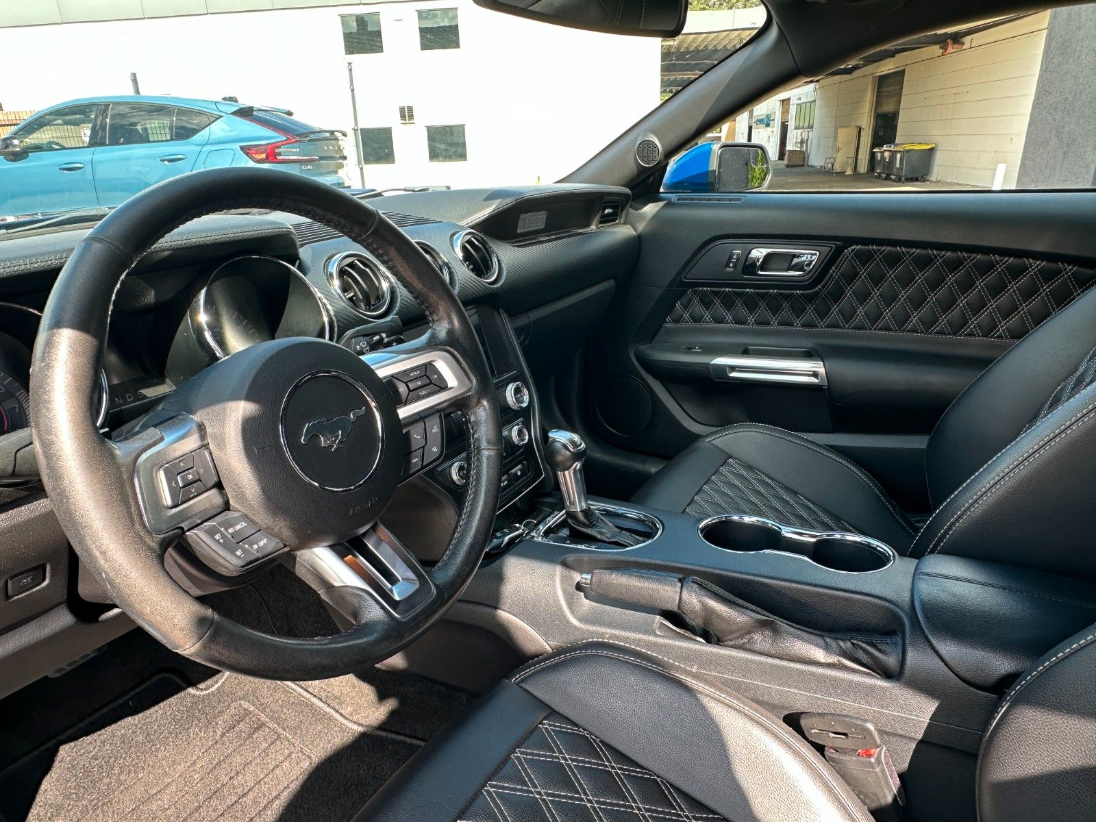 Fahrzeugabbildung Ford Mustang 3.7 V6 305 PS HU neu Autom. Leder