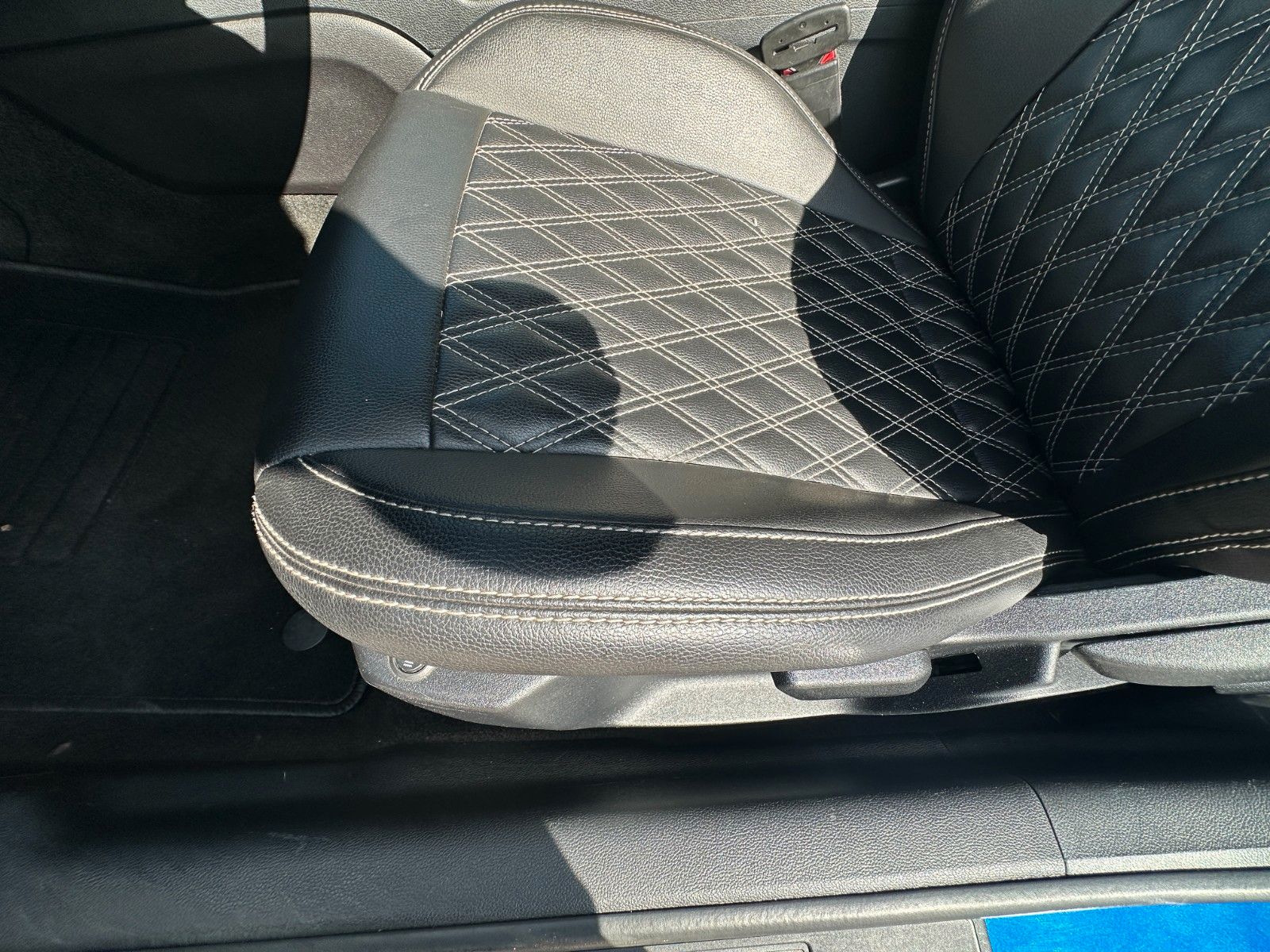 Fahrzeugabbildung Ford Mustang 3.7 V6 305 PS HU neu Autom. Leder
